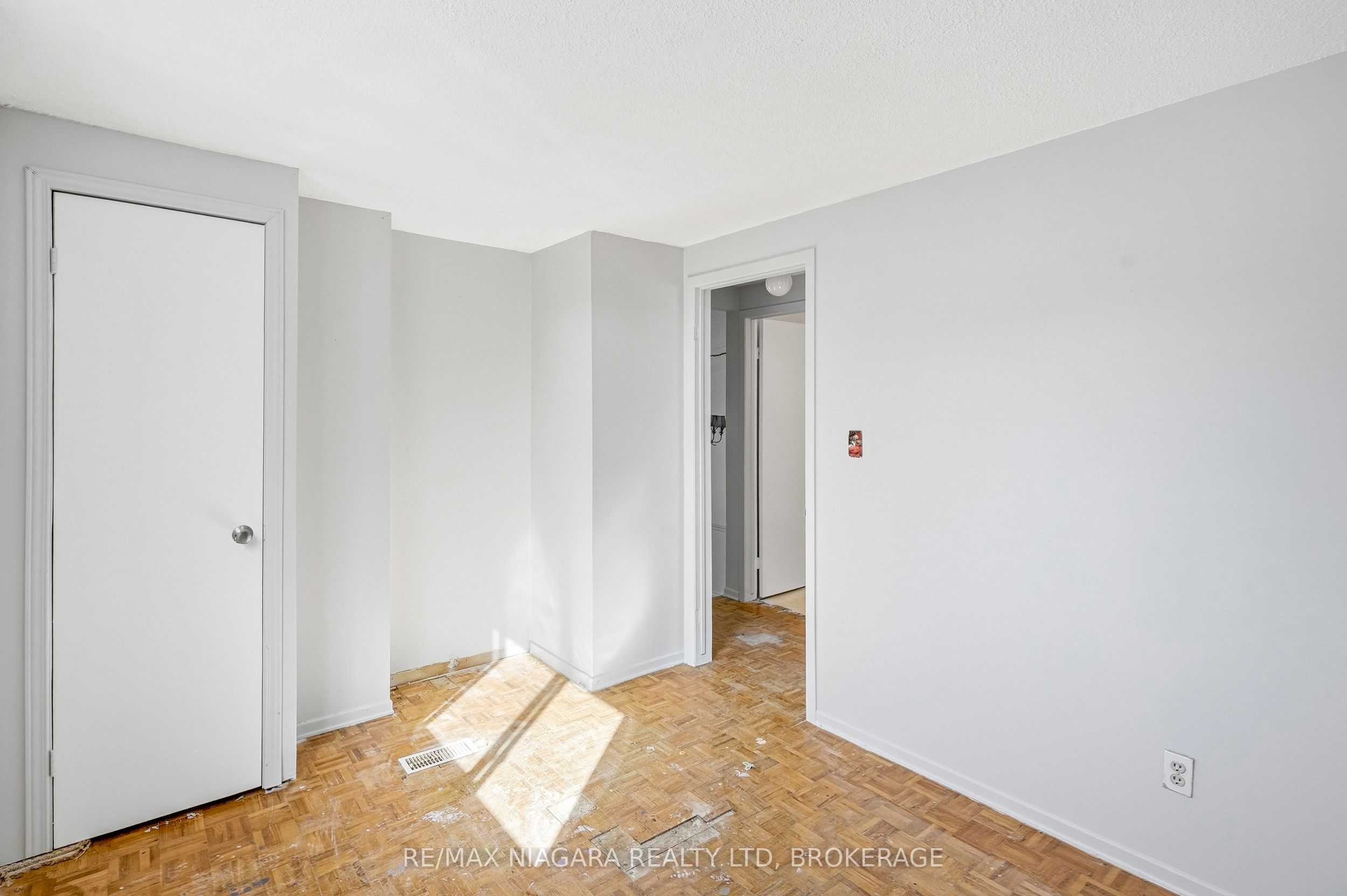 6916 Dolphin Street Property Photo 21