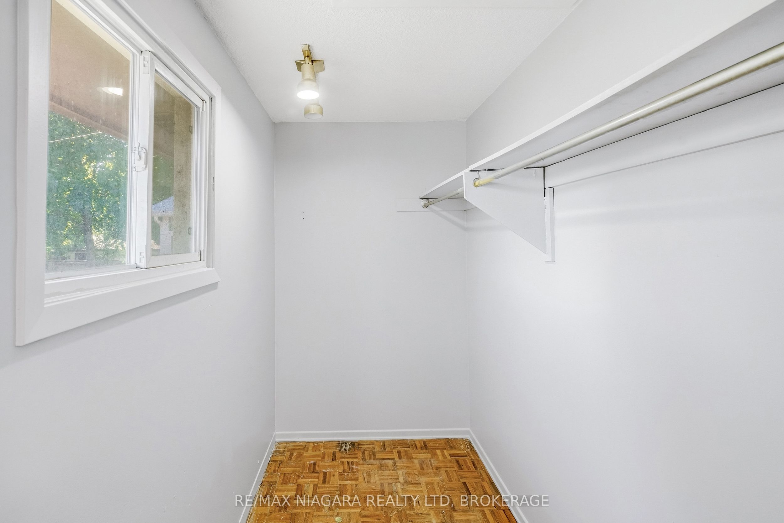 6916 Dolphin Street Property Photo 22