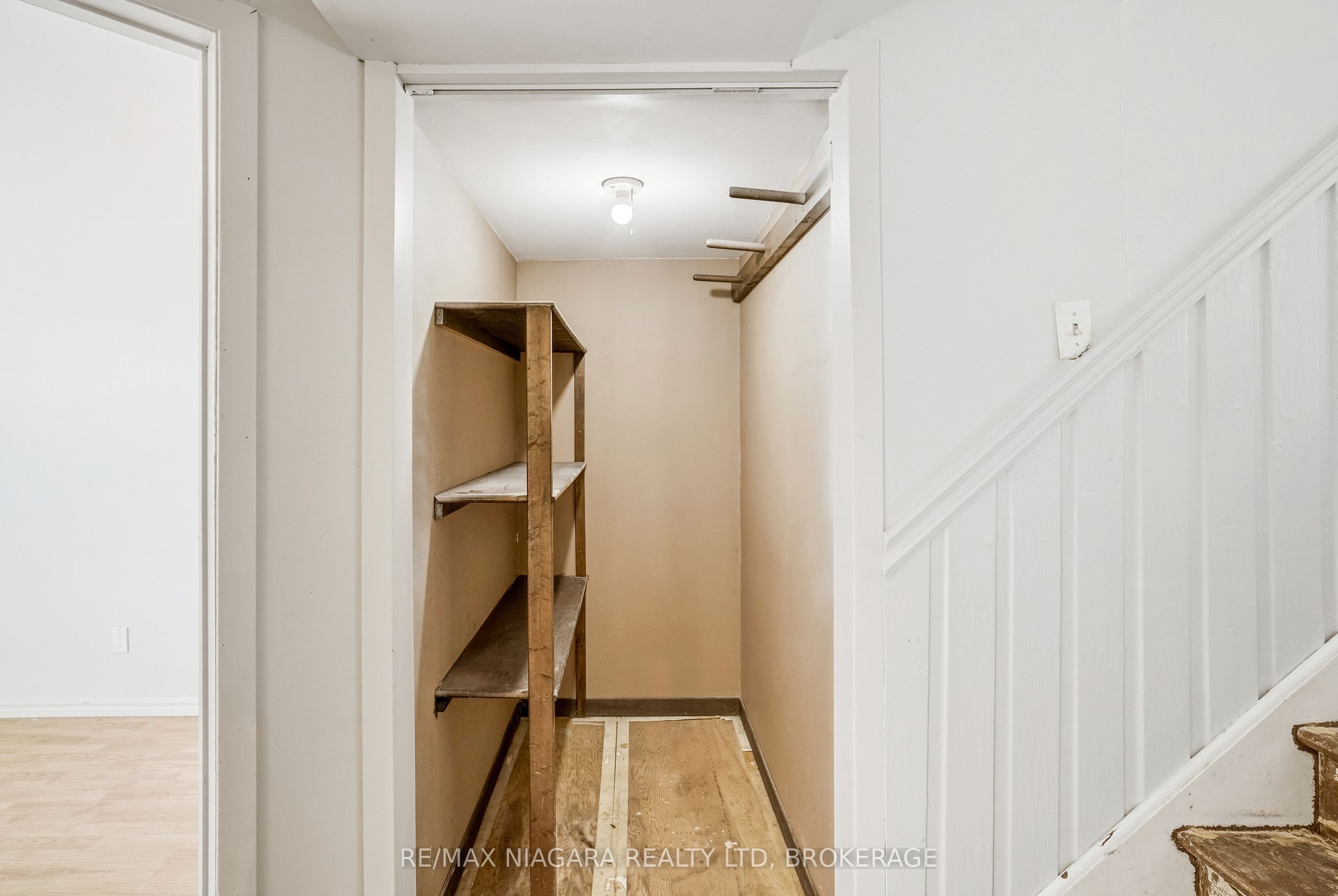 6916 Dolphin Street Property Photo 23