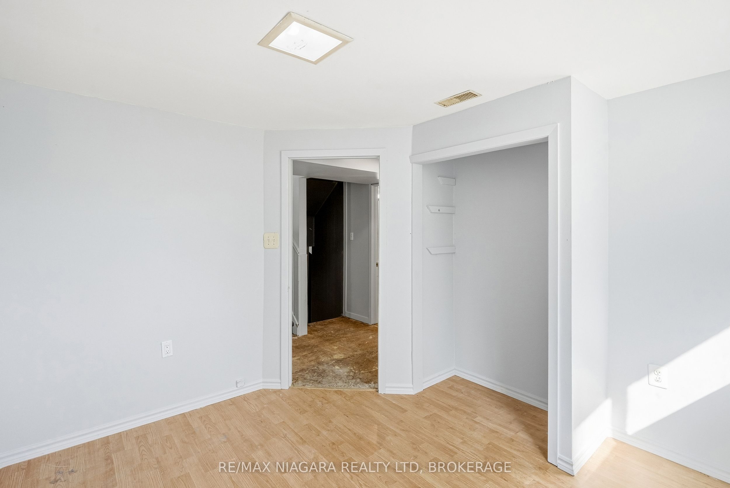 6916 Dolphin Street Property Photo 25