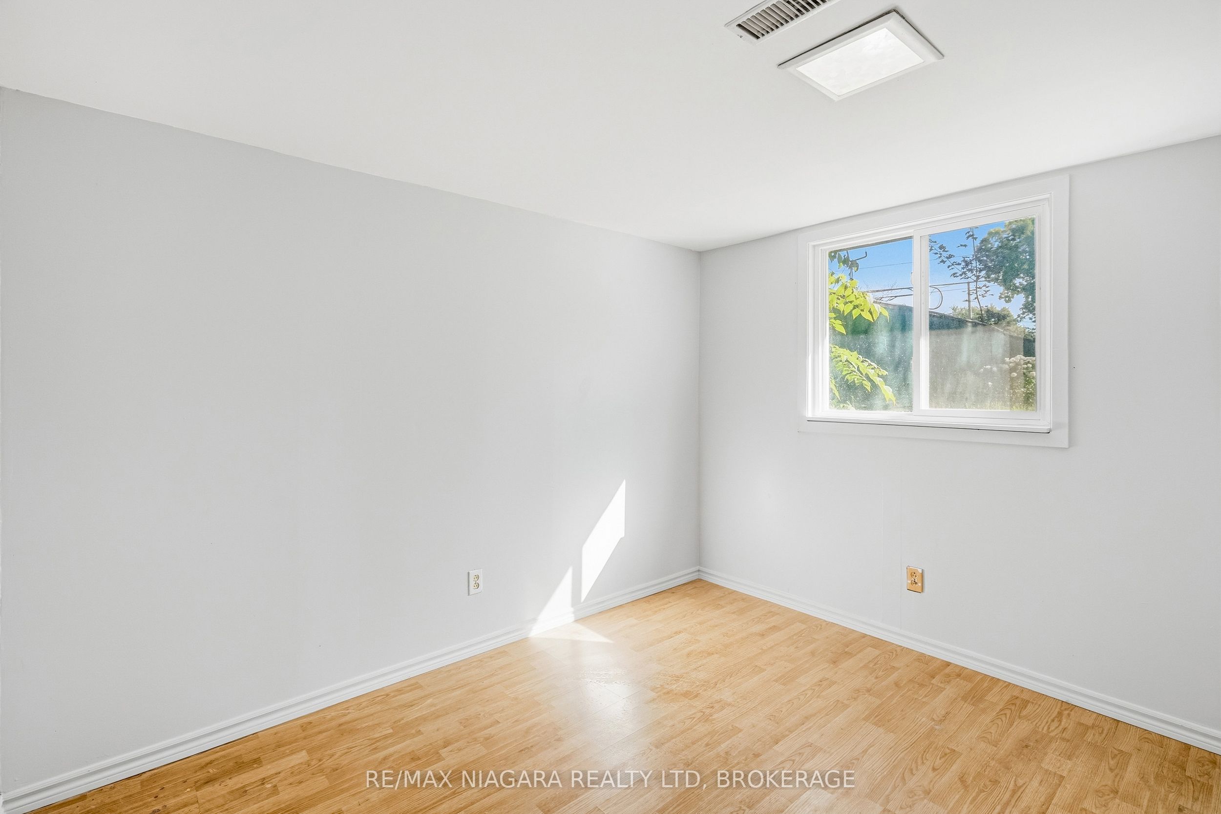 6916 Dolphin Street Property Photo 26