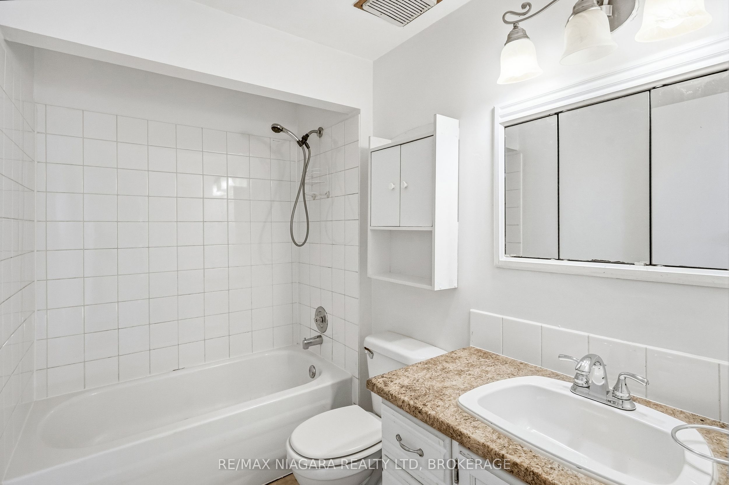 6916 Dolphin Street Property Photo 28