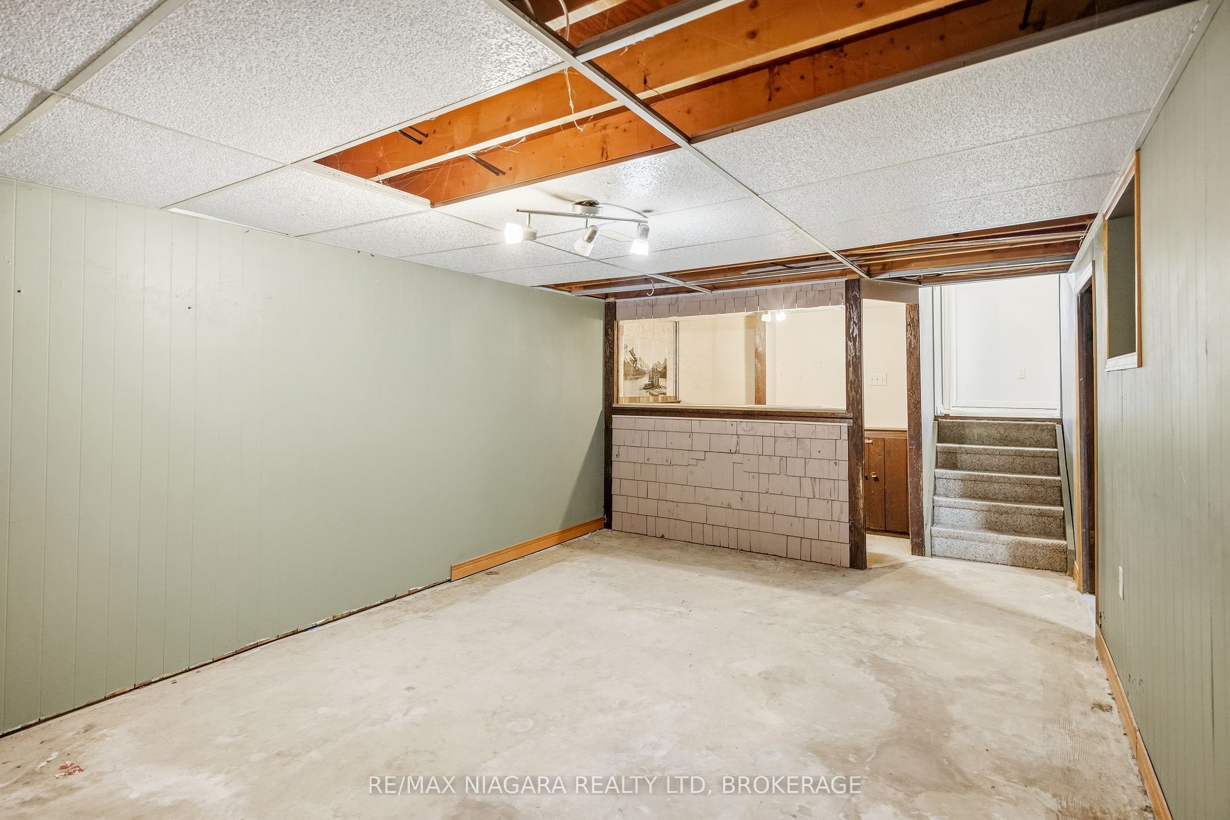 6916 Dolphin Street Property Photo 30