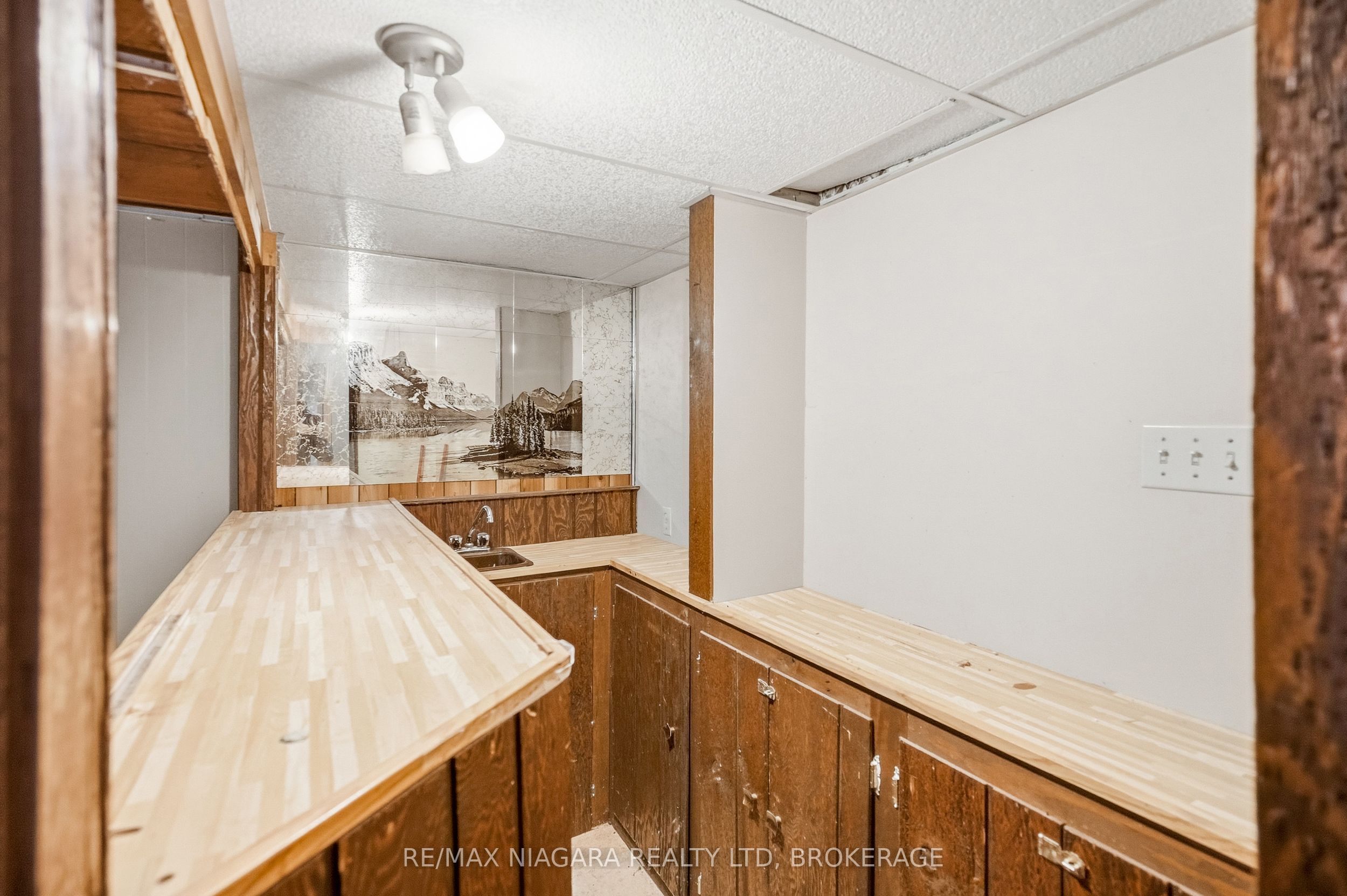 6916 Dolphin Street Property Photo 32