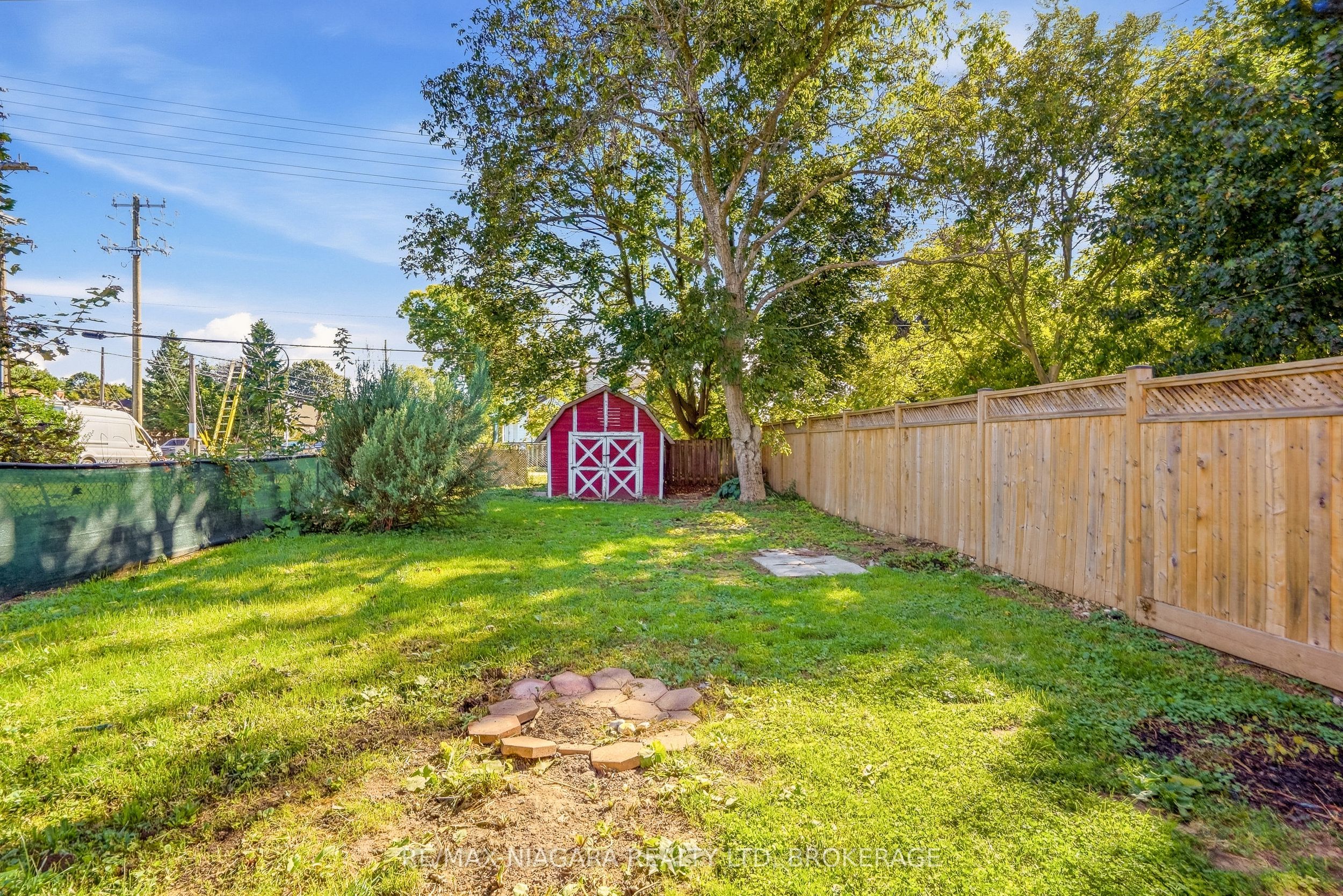6916 Dolphin Street Property Photo 37
