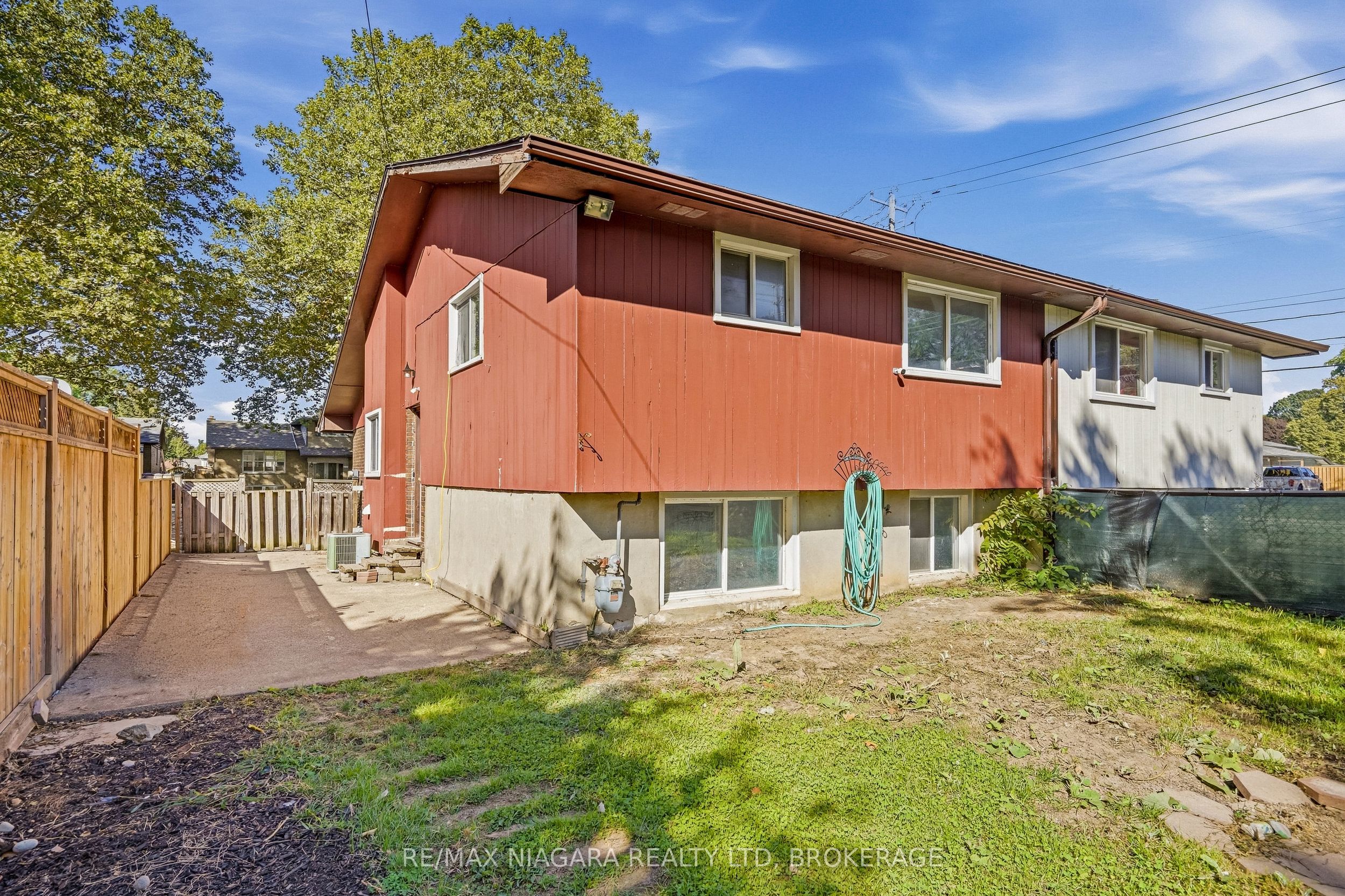 6916 Dolphin Street Property Photo 38