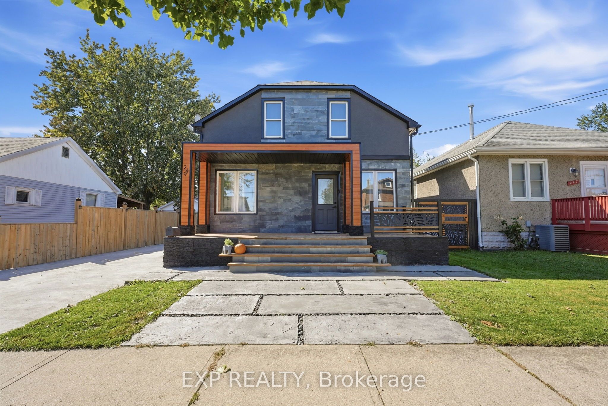 249 Wallace Avenue S Property Photo 1