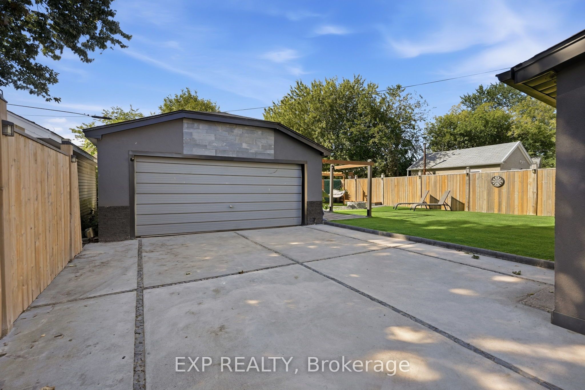 249 Wallace Avenue S Property Photo 9