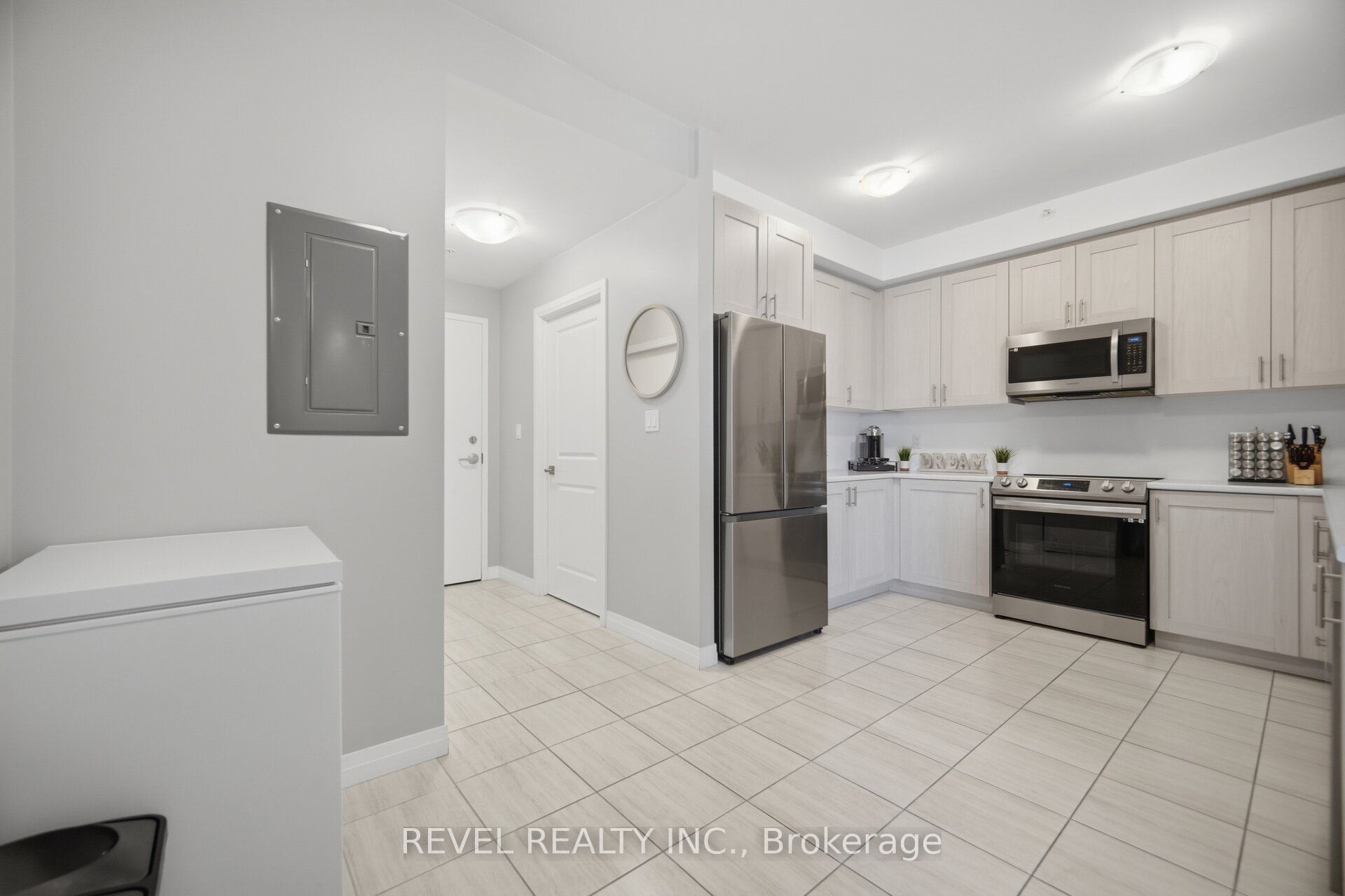 5 Hamilton Street N 214 Property Photo 11