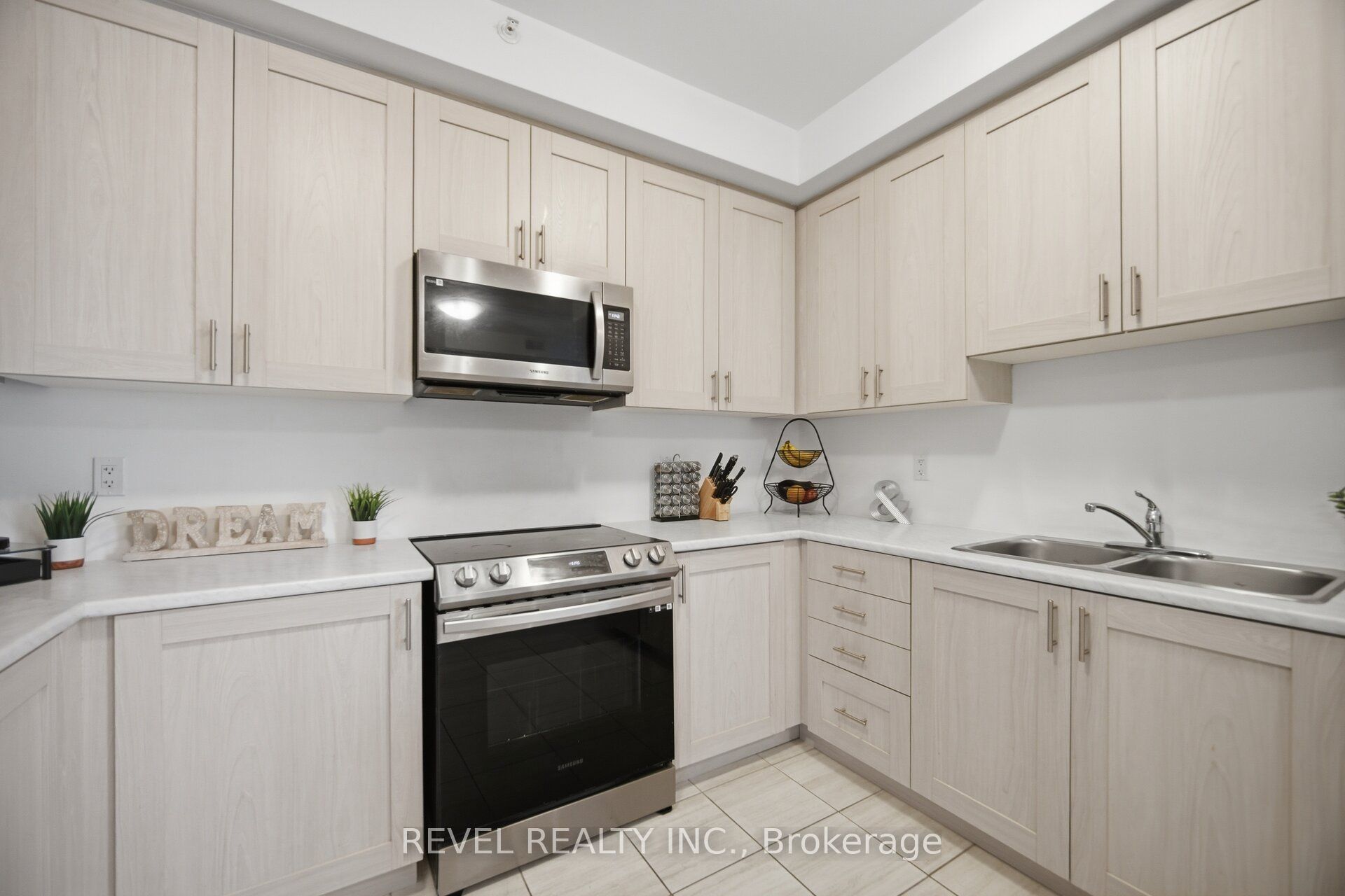 5 Hamilton Street N 214 Property Photo 13