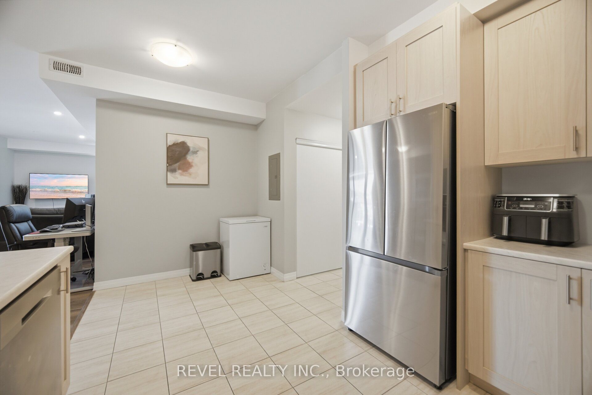 5 Hamilton Street N 214 Property Photo 14