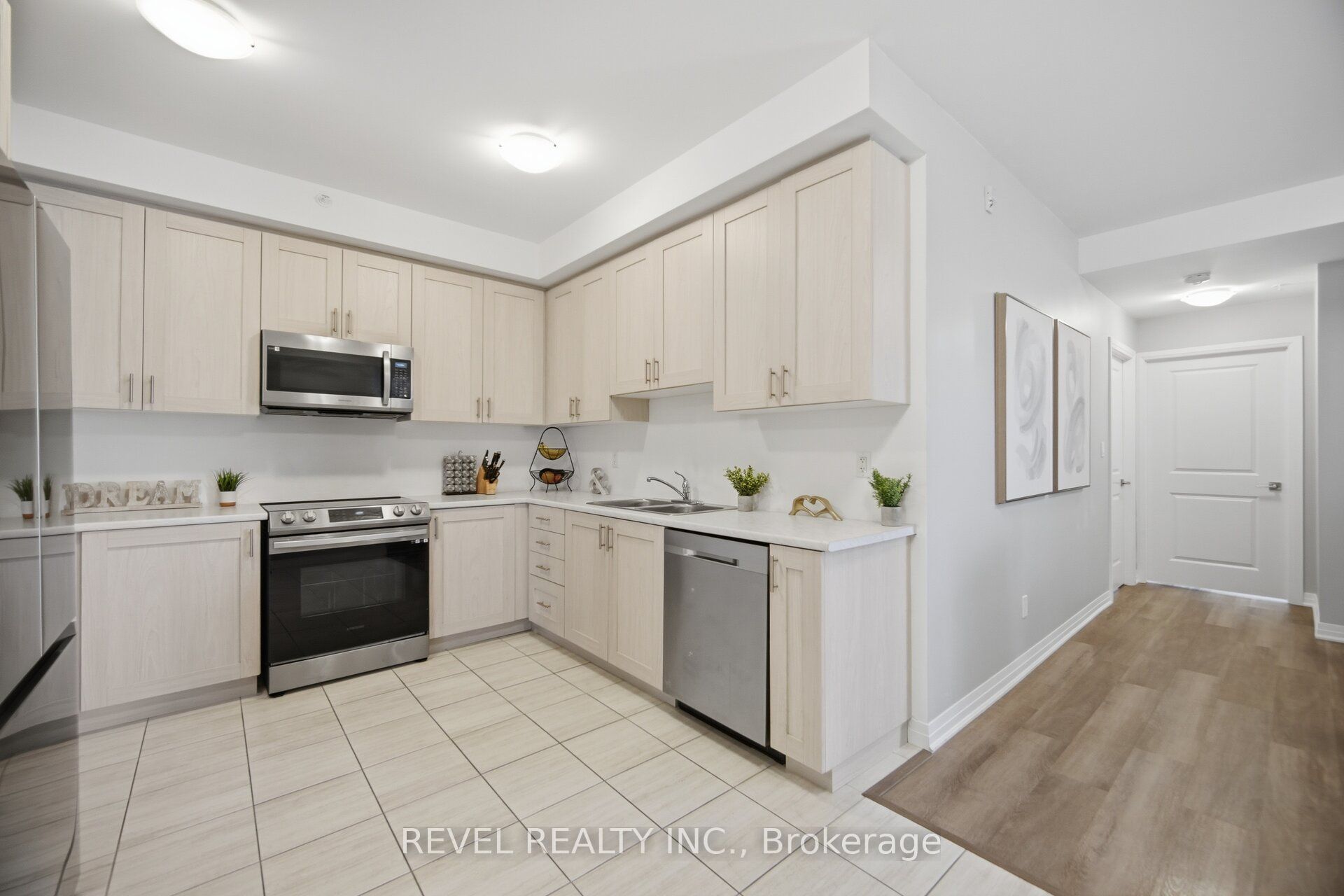 5 Hamilton Street N 214 Property Photo 15