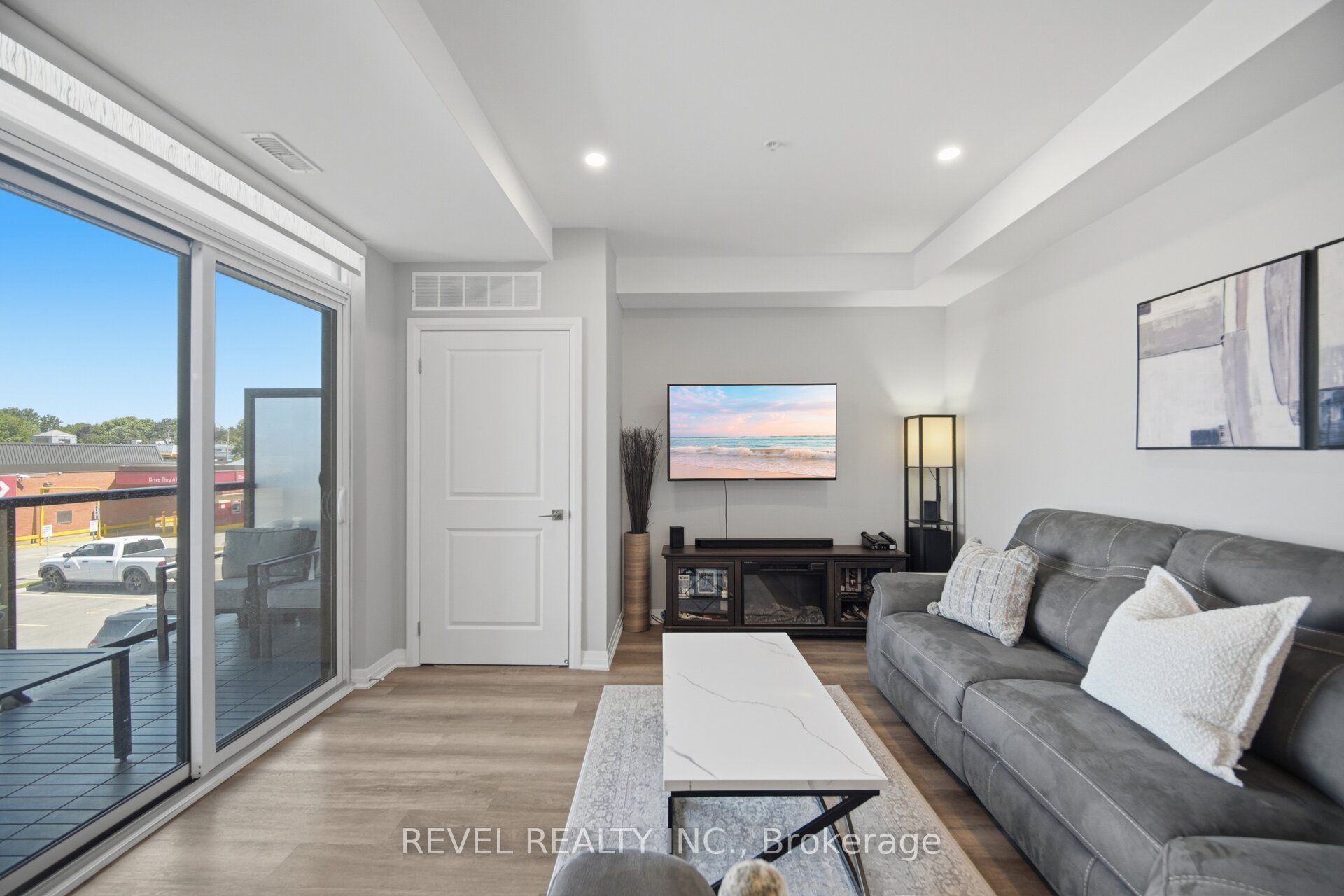 5 Hamilton Street N 214 Property Photo 22