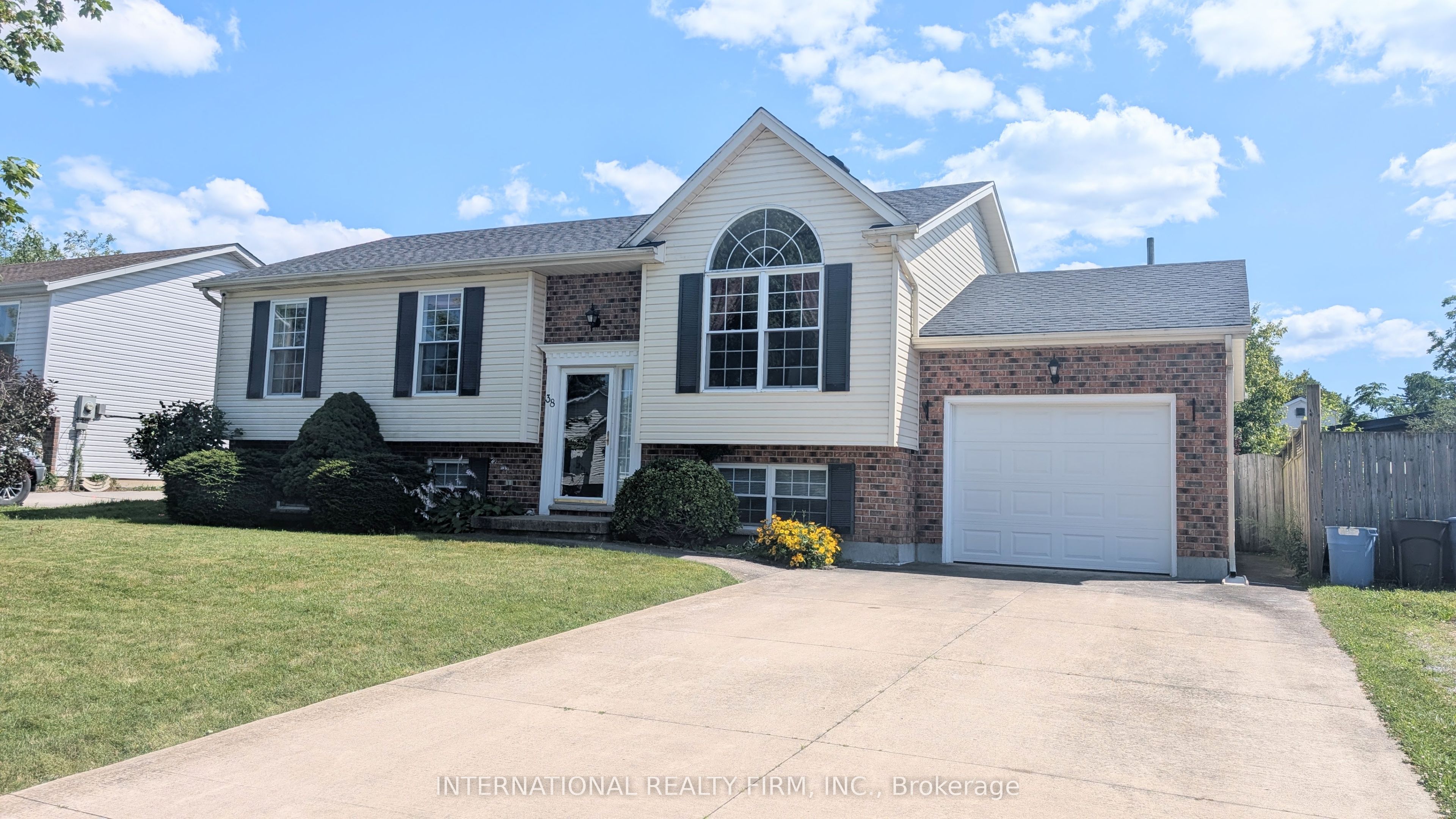 38 Windle Village Crescent Property Photo 1
