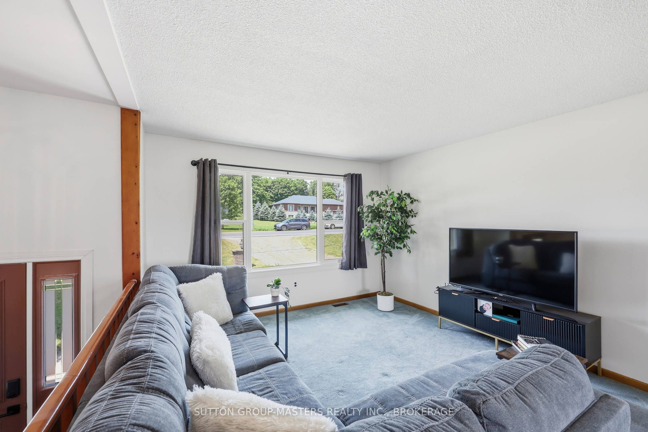 2212 Battersea Road Property Photo 8
