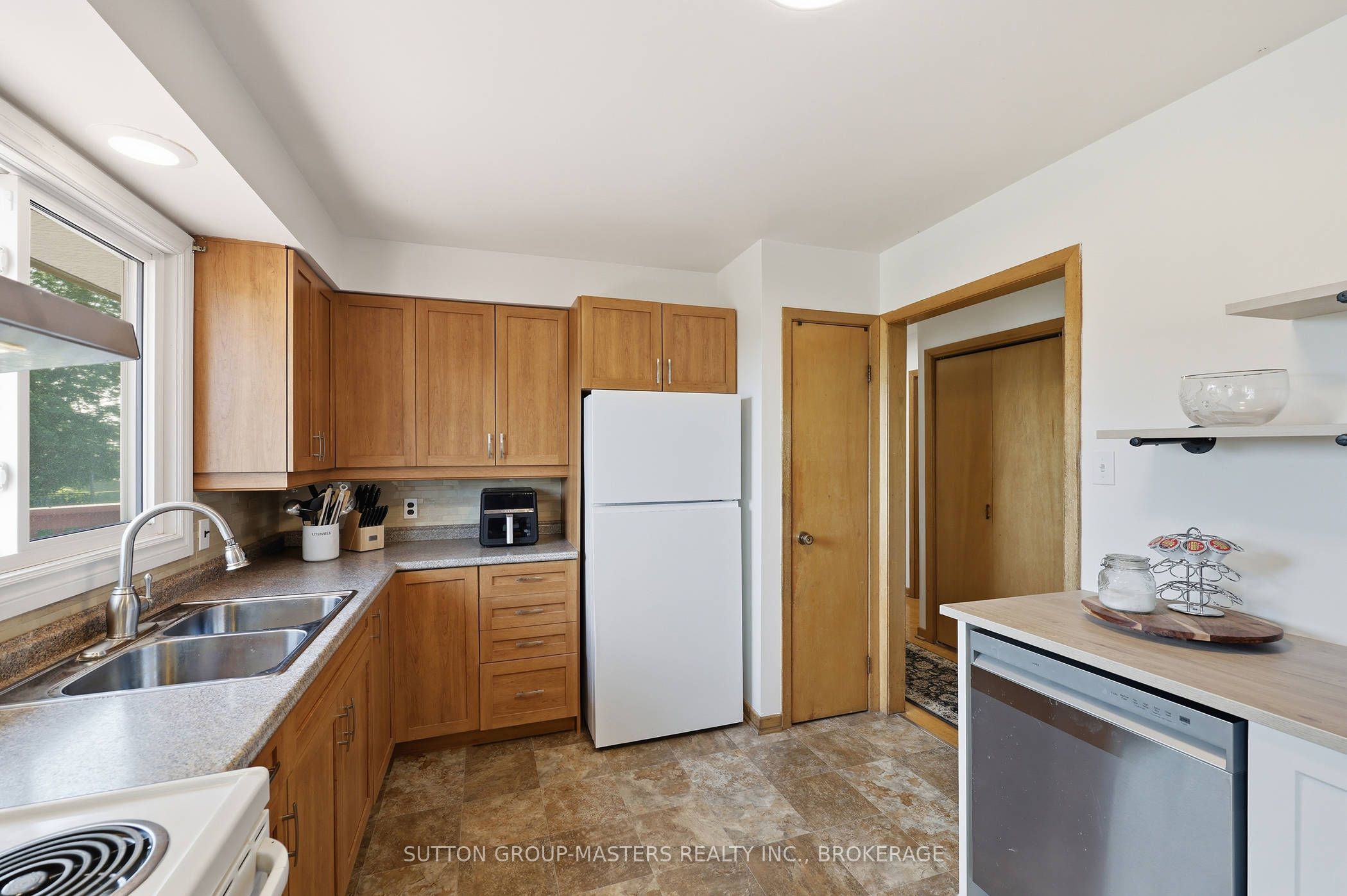 2212 Battersea Road Property Photo 16