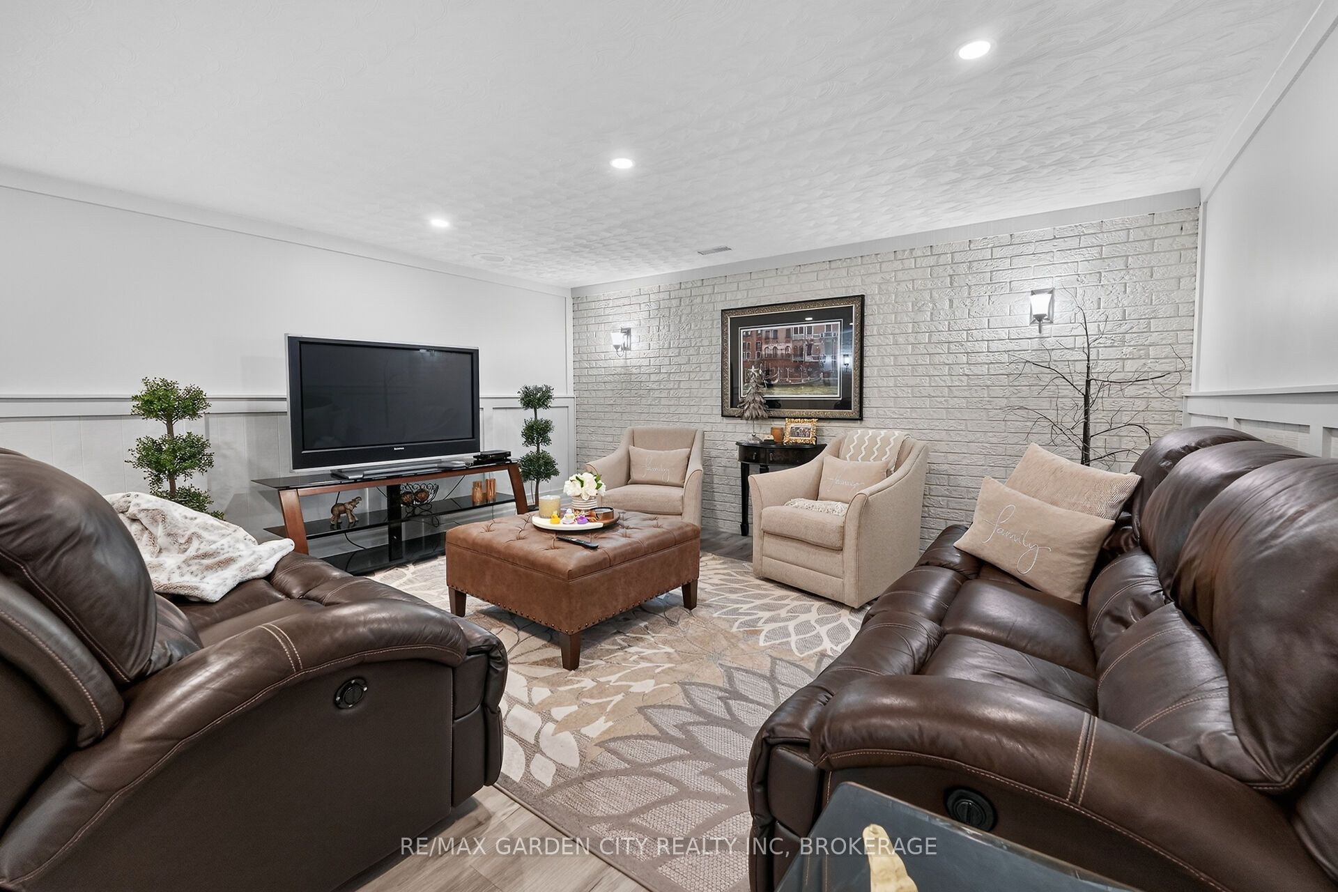 57 Elmwood Avenue Property Photo 30