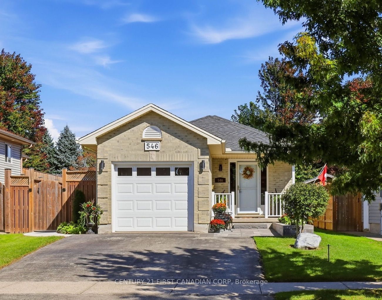 546 Talltree Crescent Property Photo 1