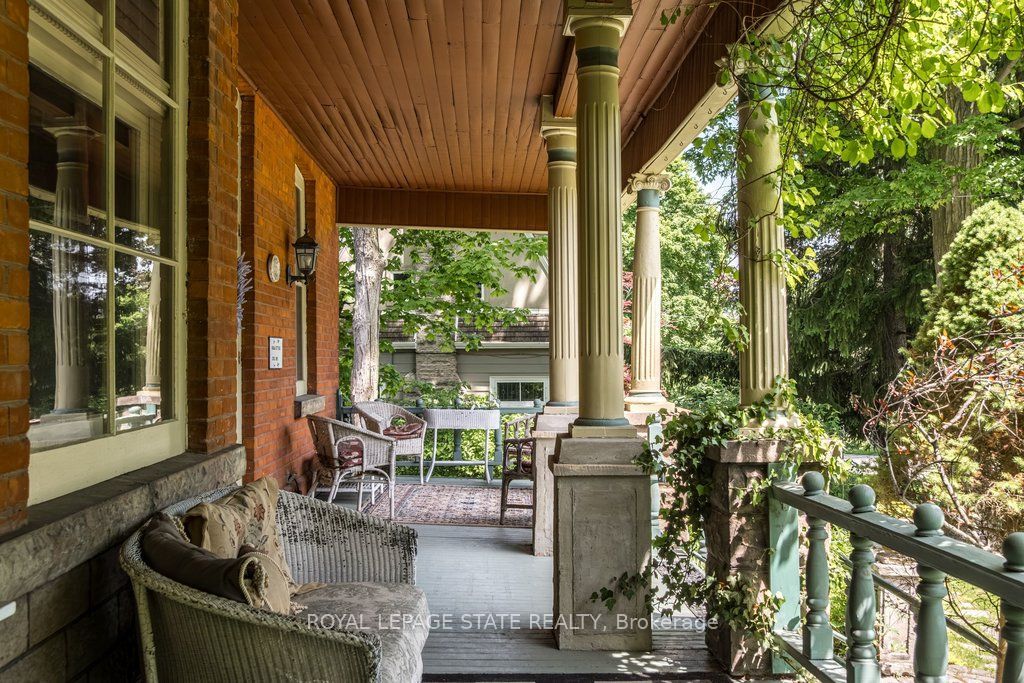 55 Cayley Street Property Photo 5