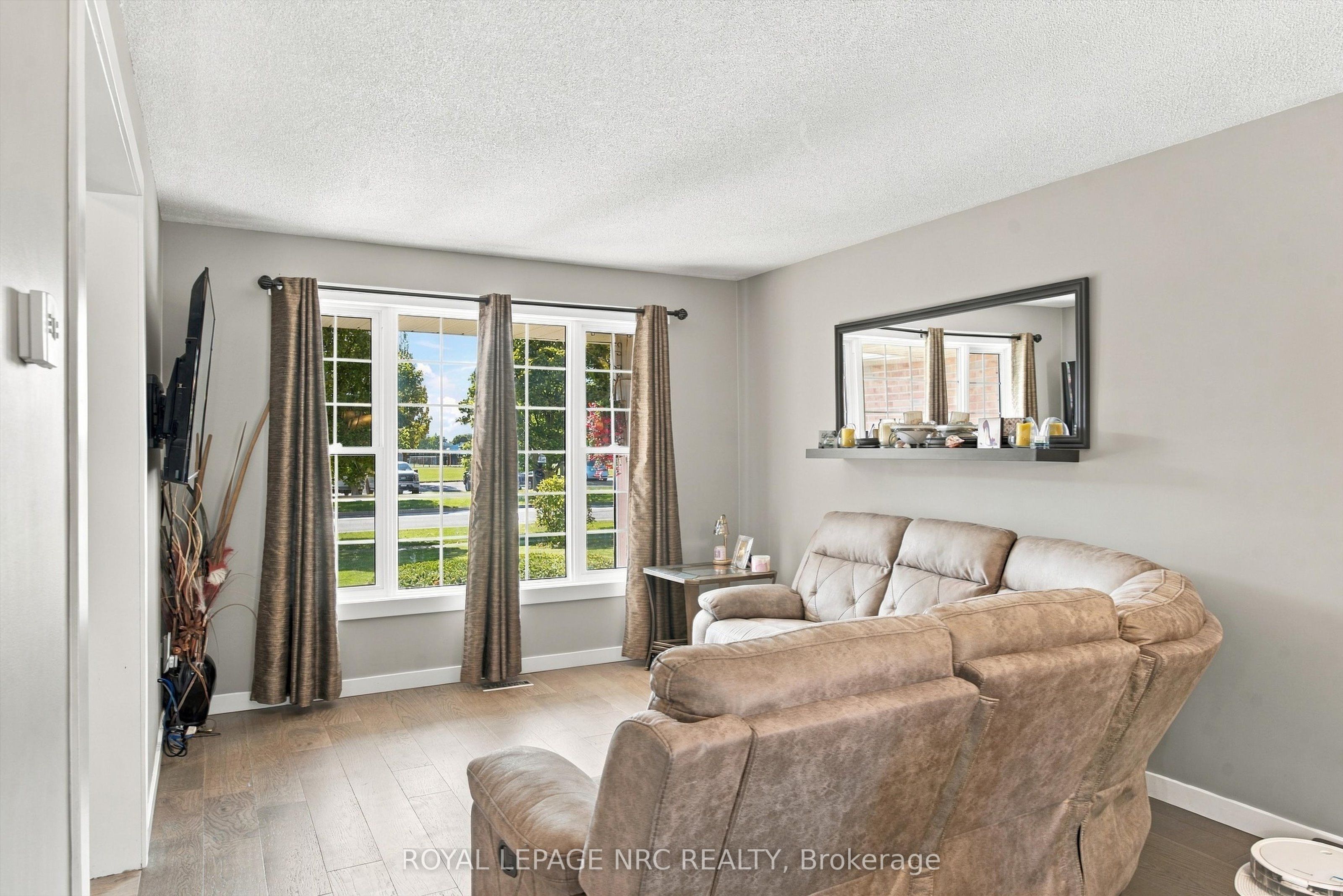 158 Confederation Avenue Property Photo 7