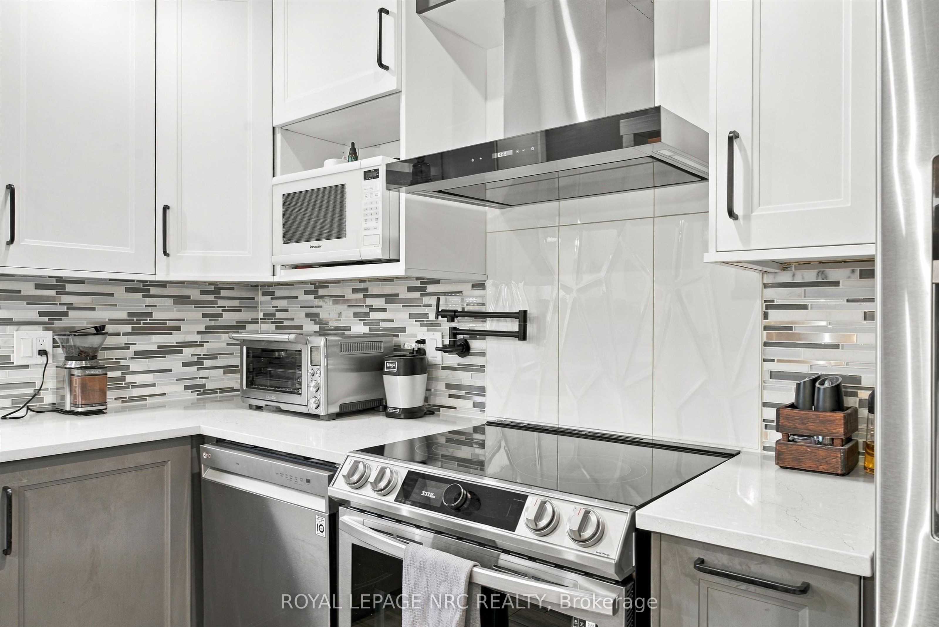 158 Confederation Avenue Property Photo 11