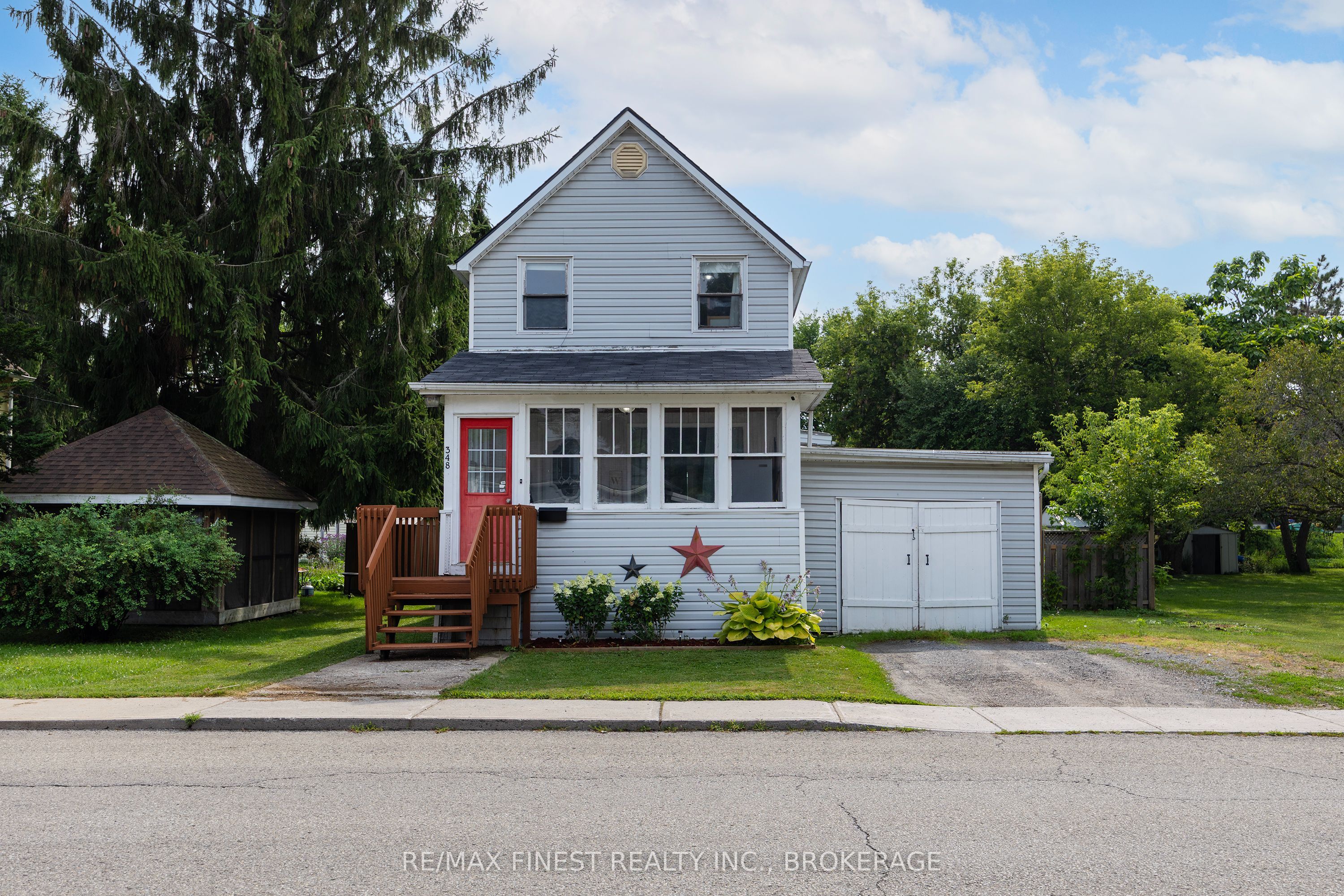348 Charles Street N Property Photo 3