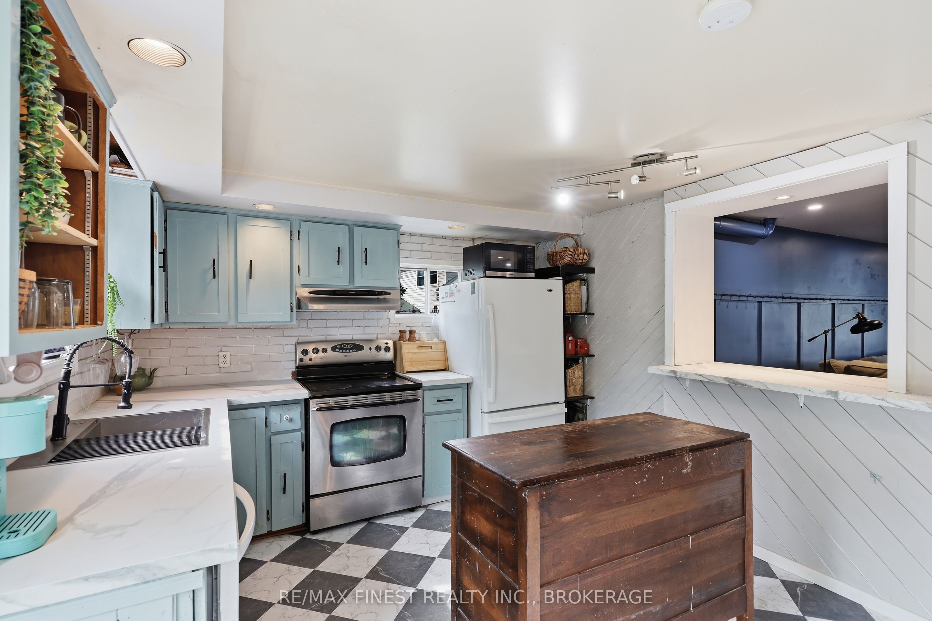 348 Charles Street N Property Photo 15