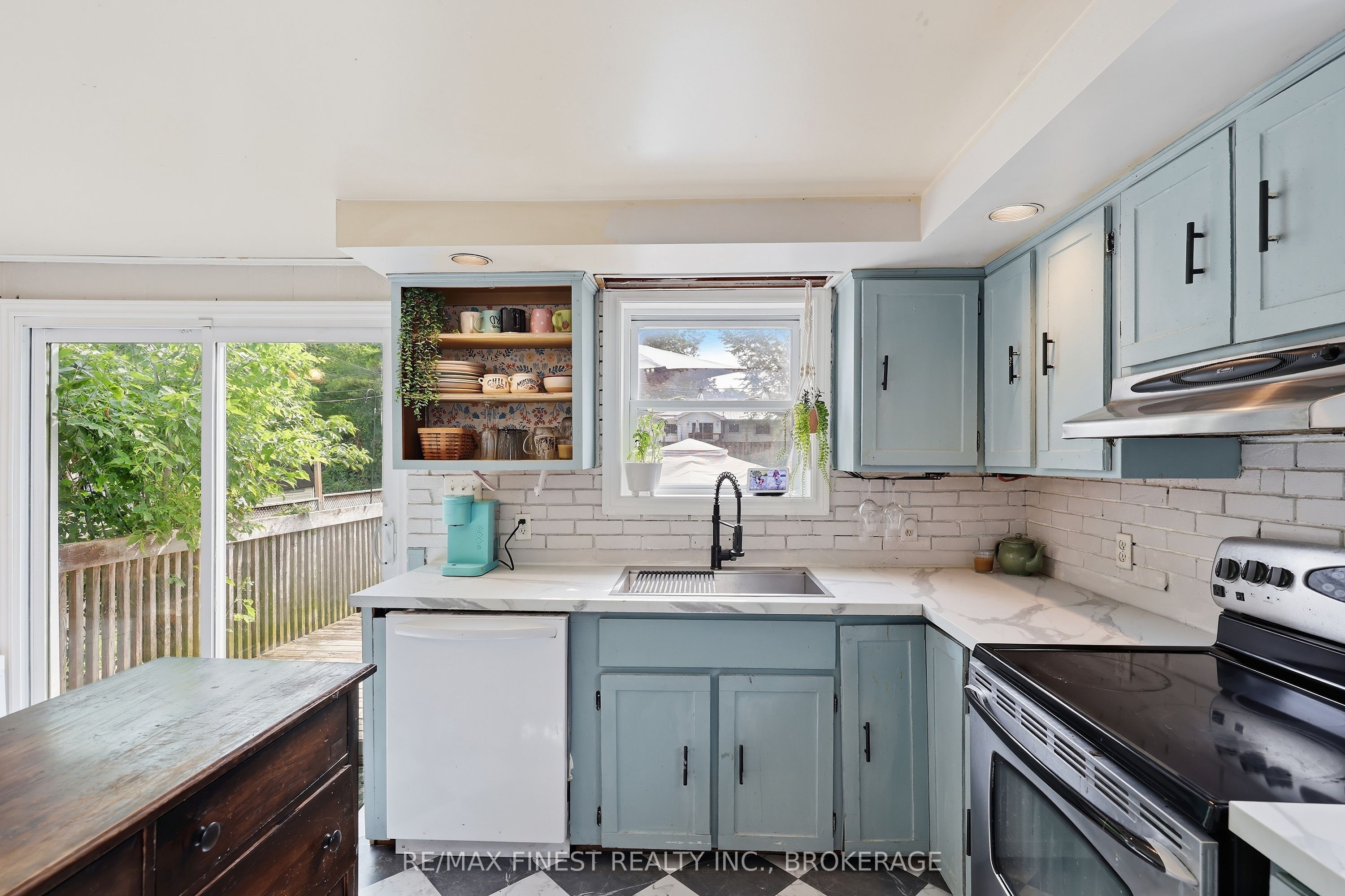 348 Charles Street N Property Photo 17
