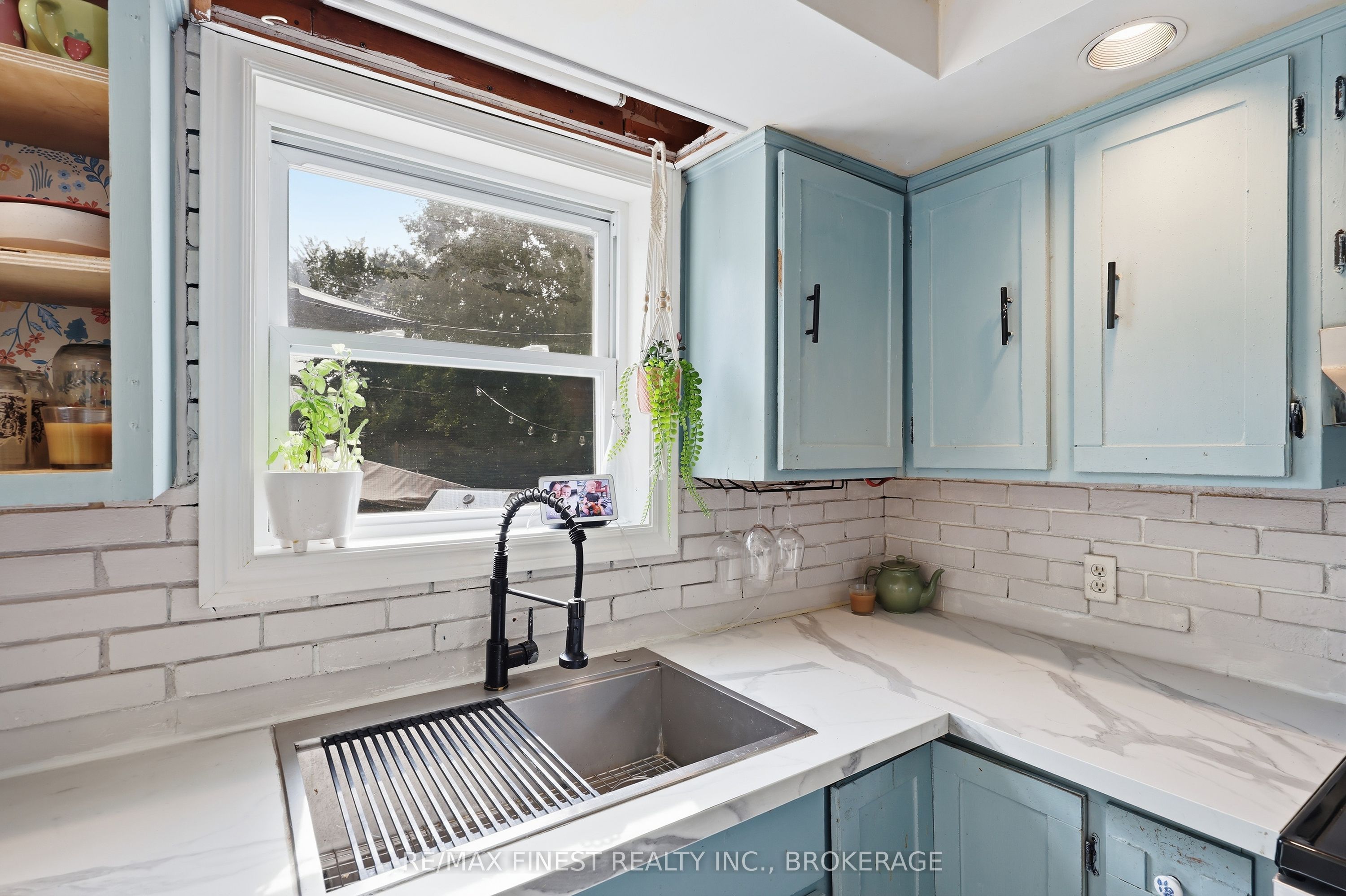 348 Charles Street N Property Photo 18