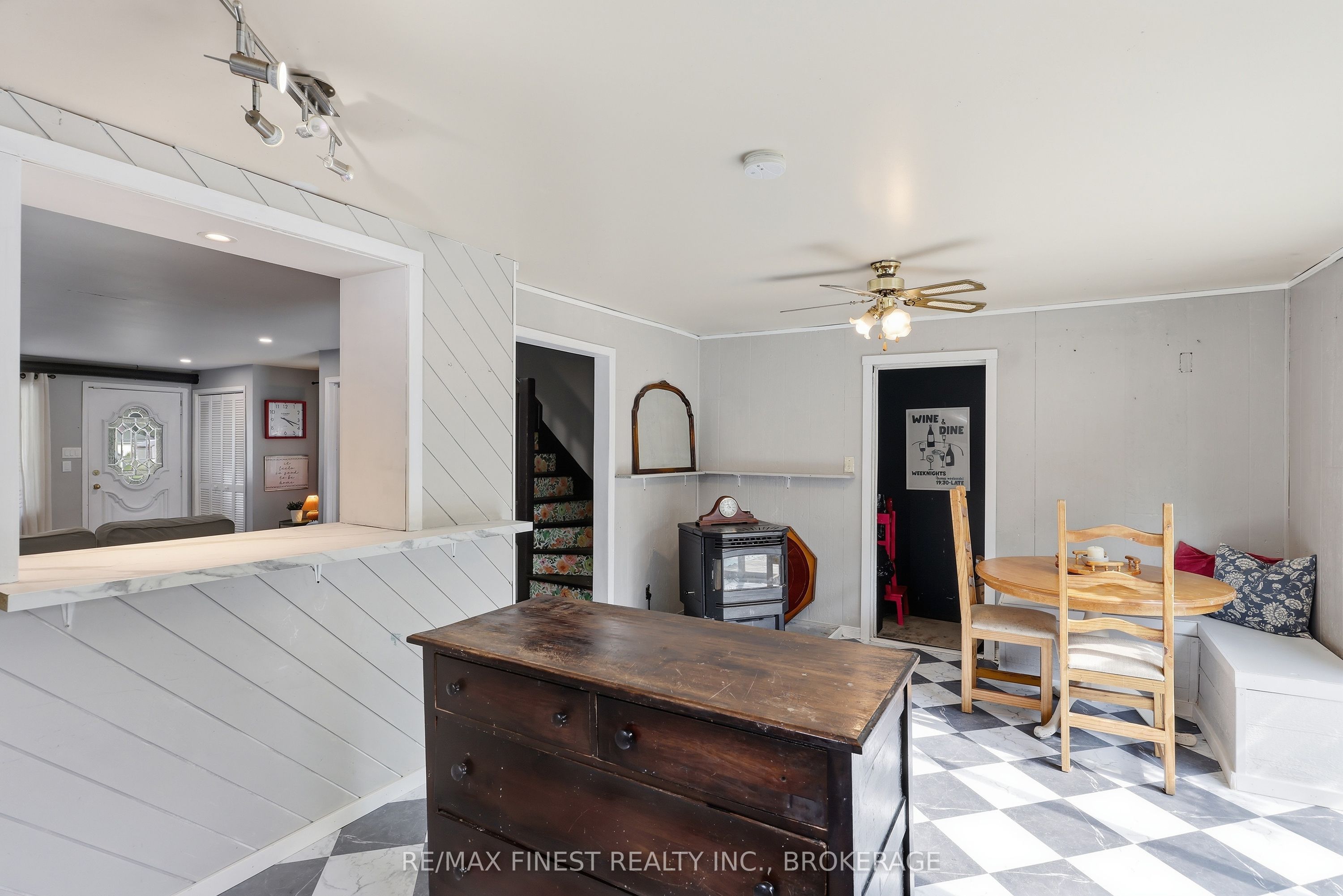 348 Charles Street N Property Photo 19