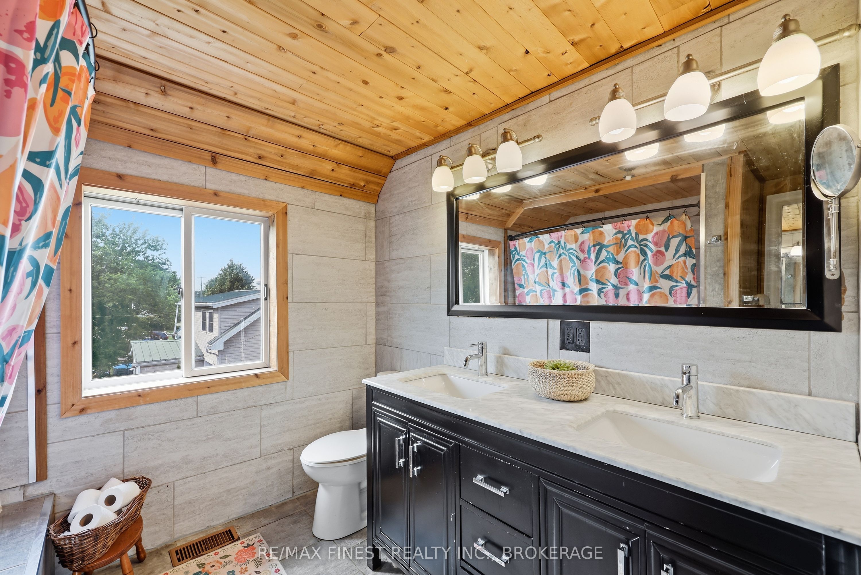 348 Charles Street N Property Photo 22