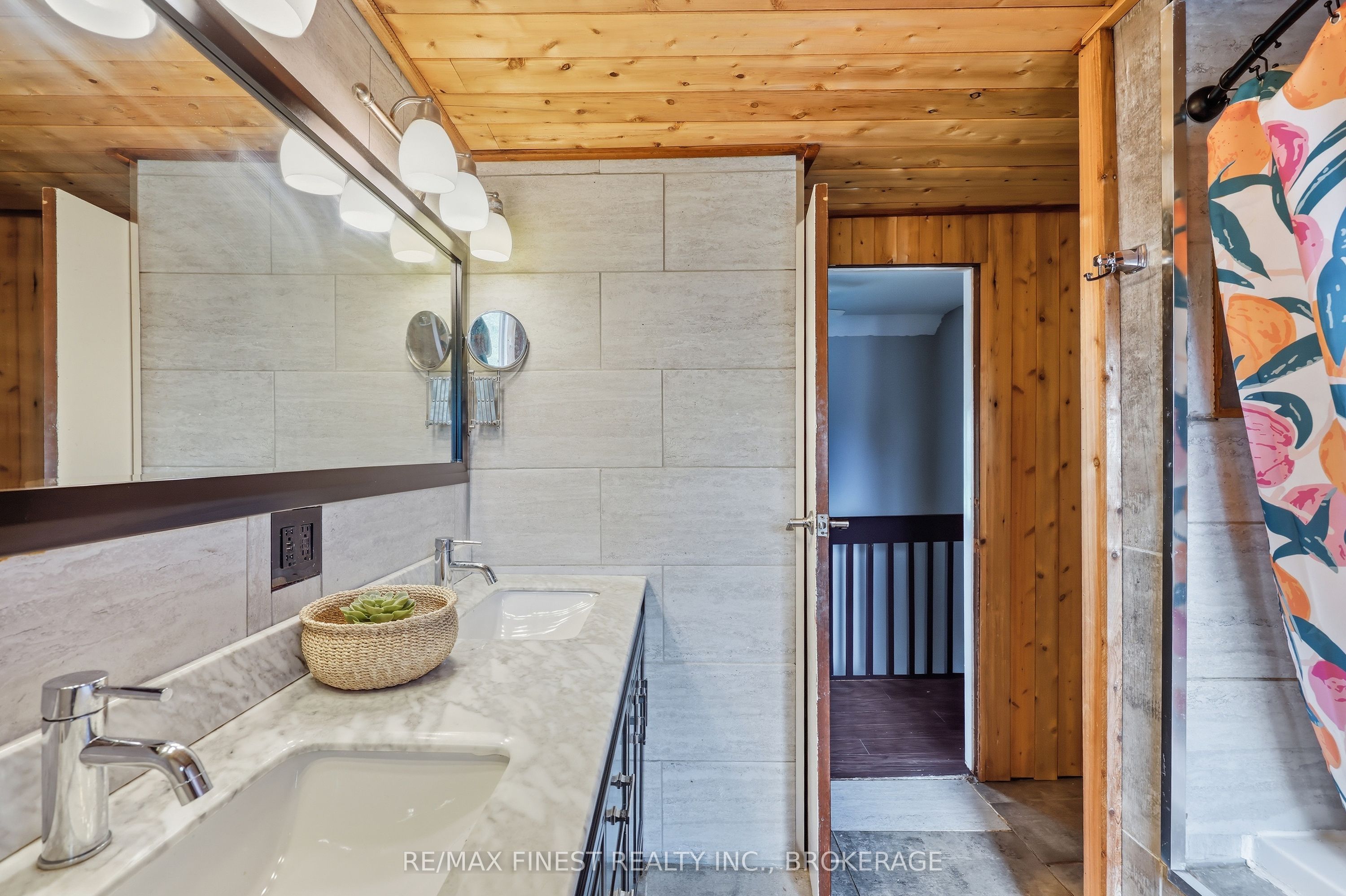 348 Charles Street N Property Photo 23