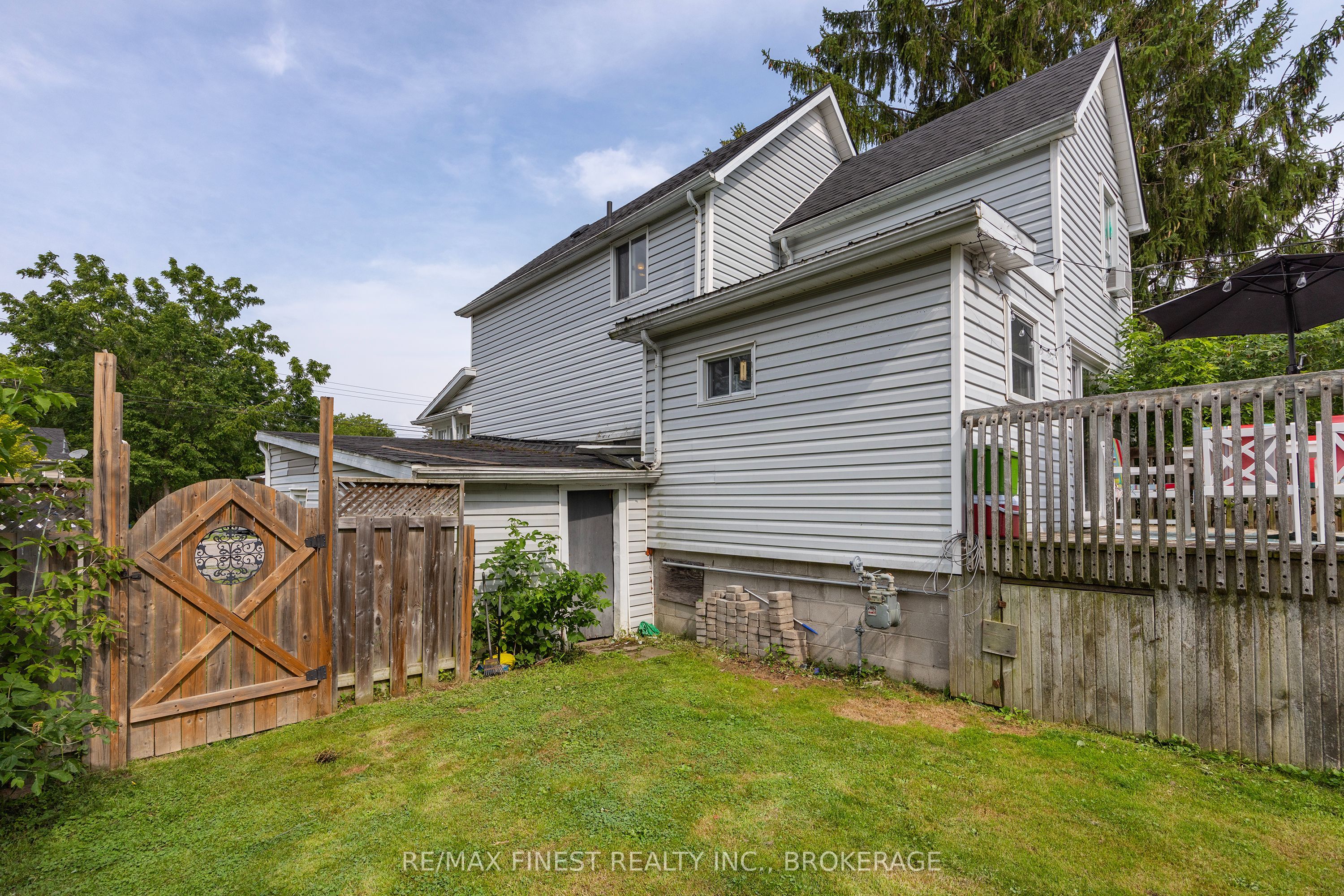 348 Charles Street N Property Photo 31