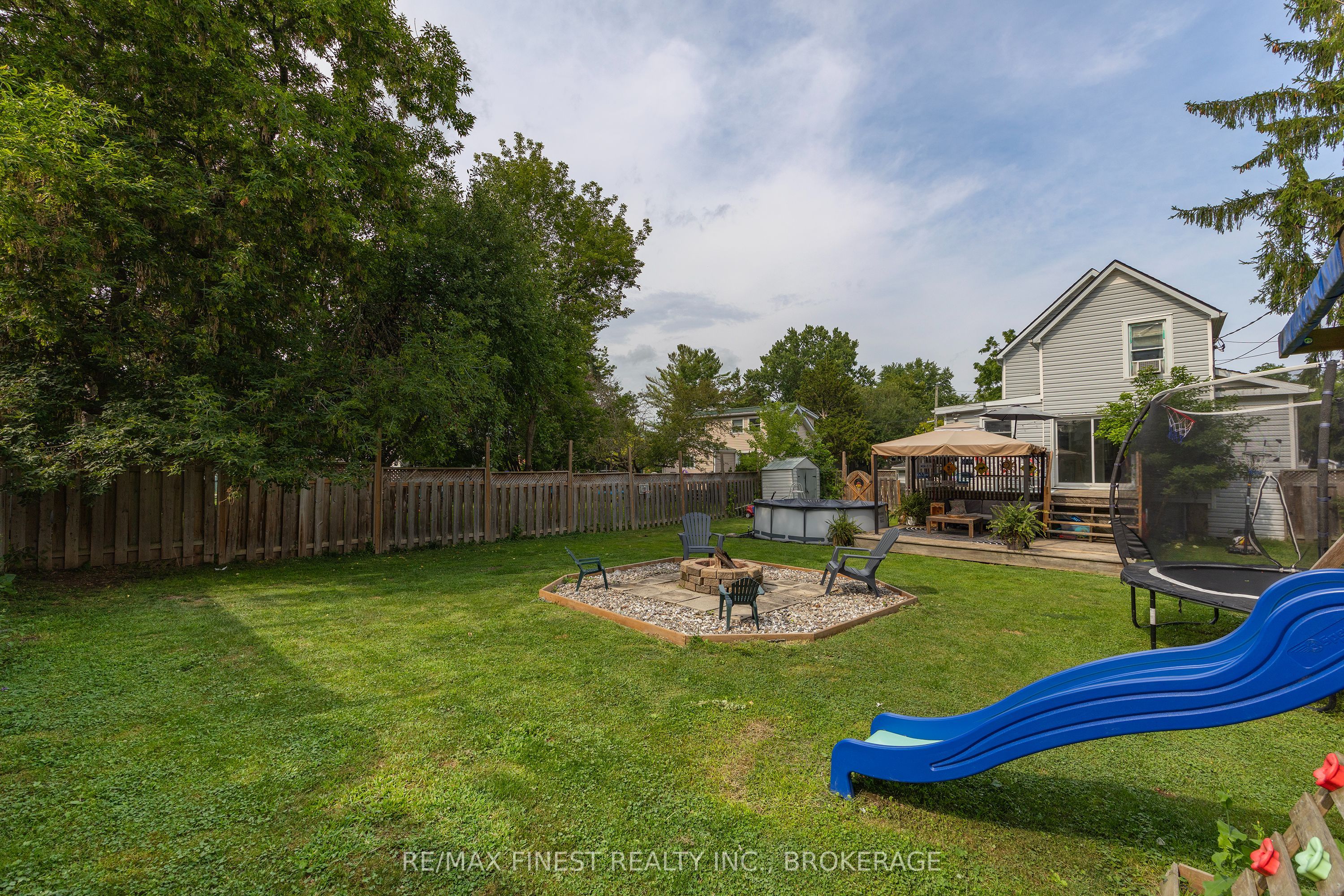 348 Charles Street N Property Photo 34