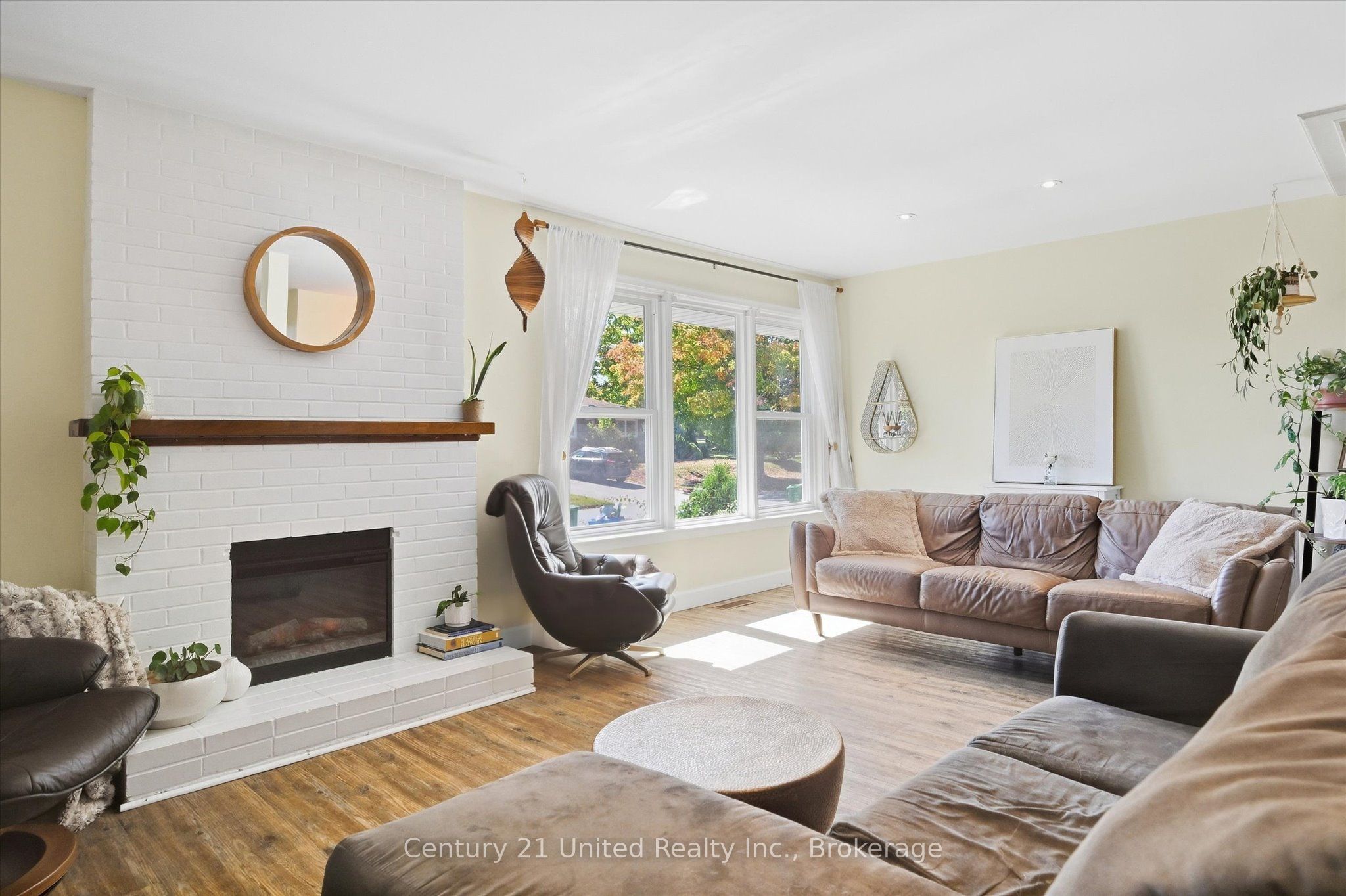 854 Kawartha Drive Property Photo 6