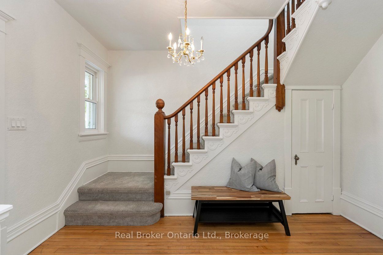 87 Bond Street W Property Photo 8