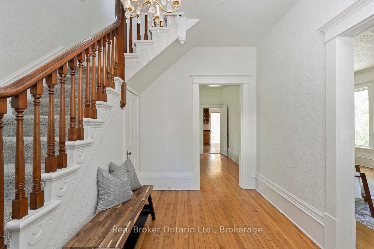 87 Bond Street W Property Photo 9