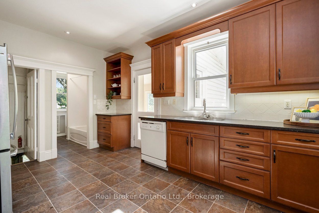 87 Bond Street W Property Photo 21