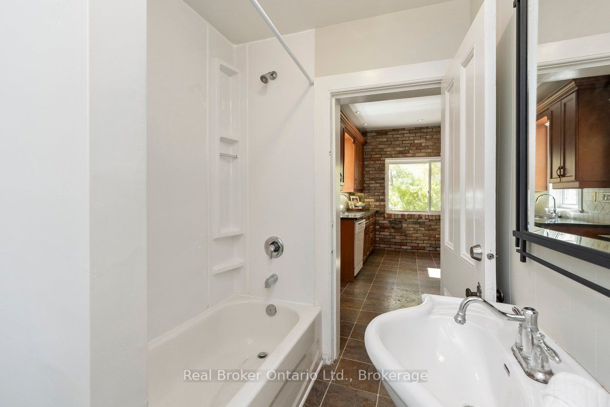 87 Bond Street W Property Photo 22