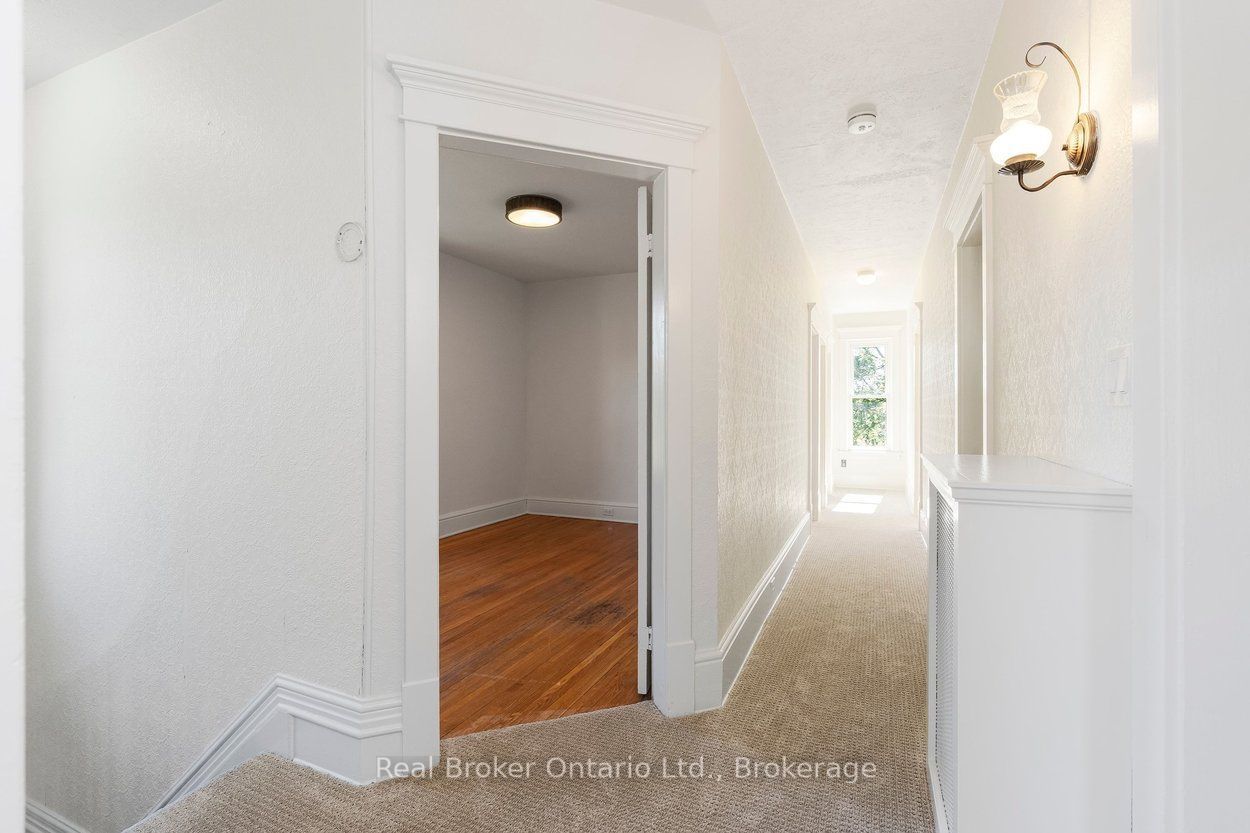 87 Bond Street W Property Photo 30