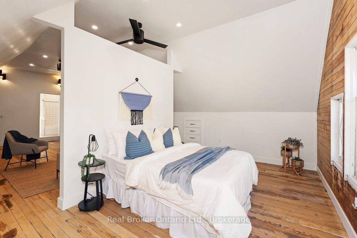 87 Bond Street W Property Photo 39