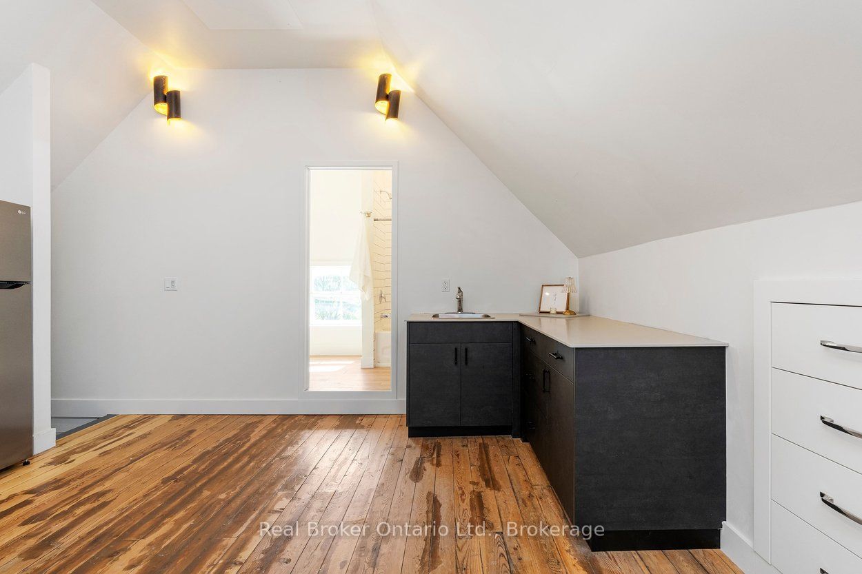 87 Bond Street W Property Photo 41