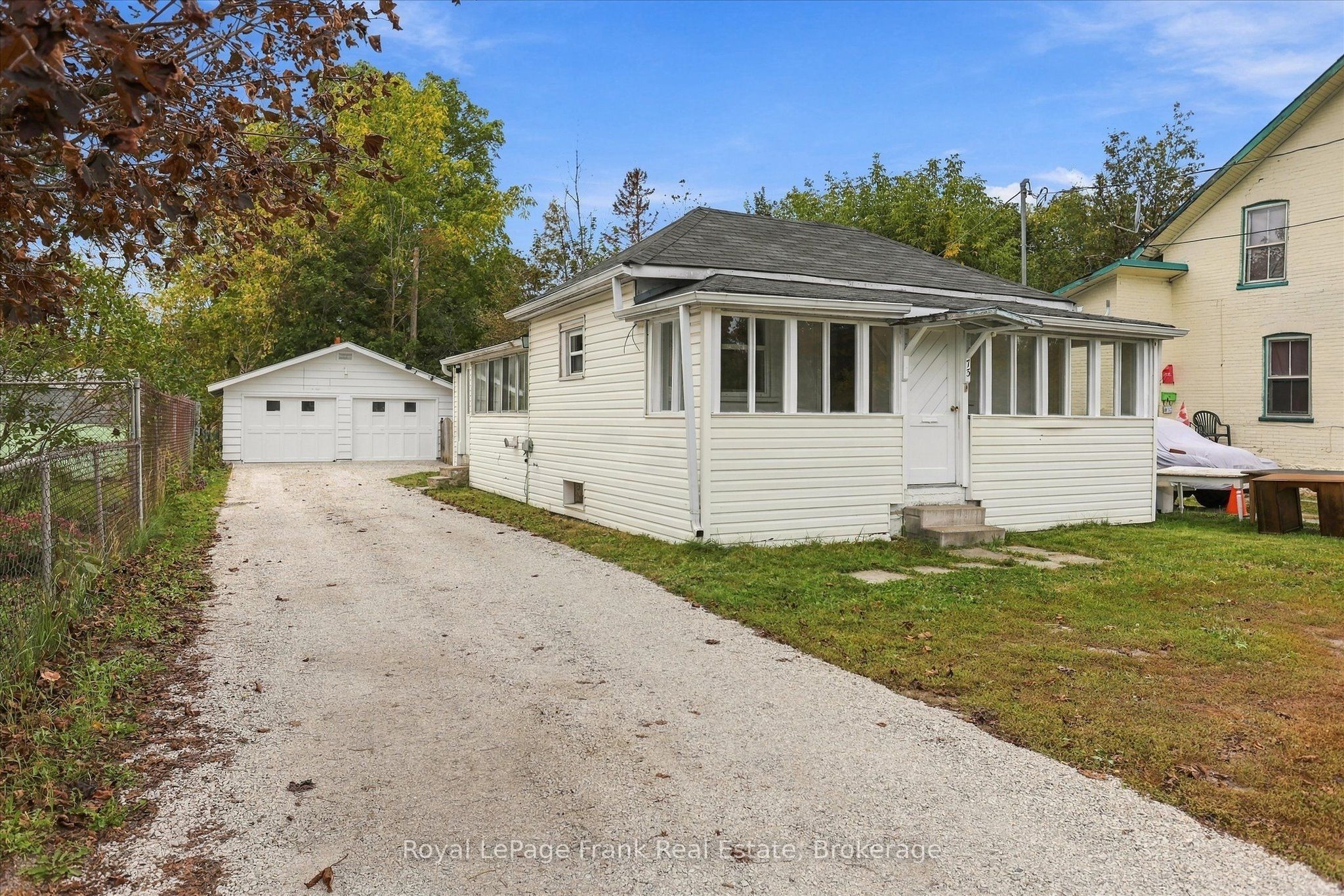 73 Lindsay Street N Property Photo 1