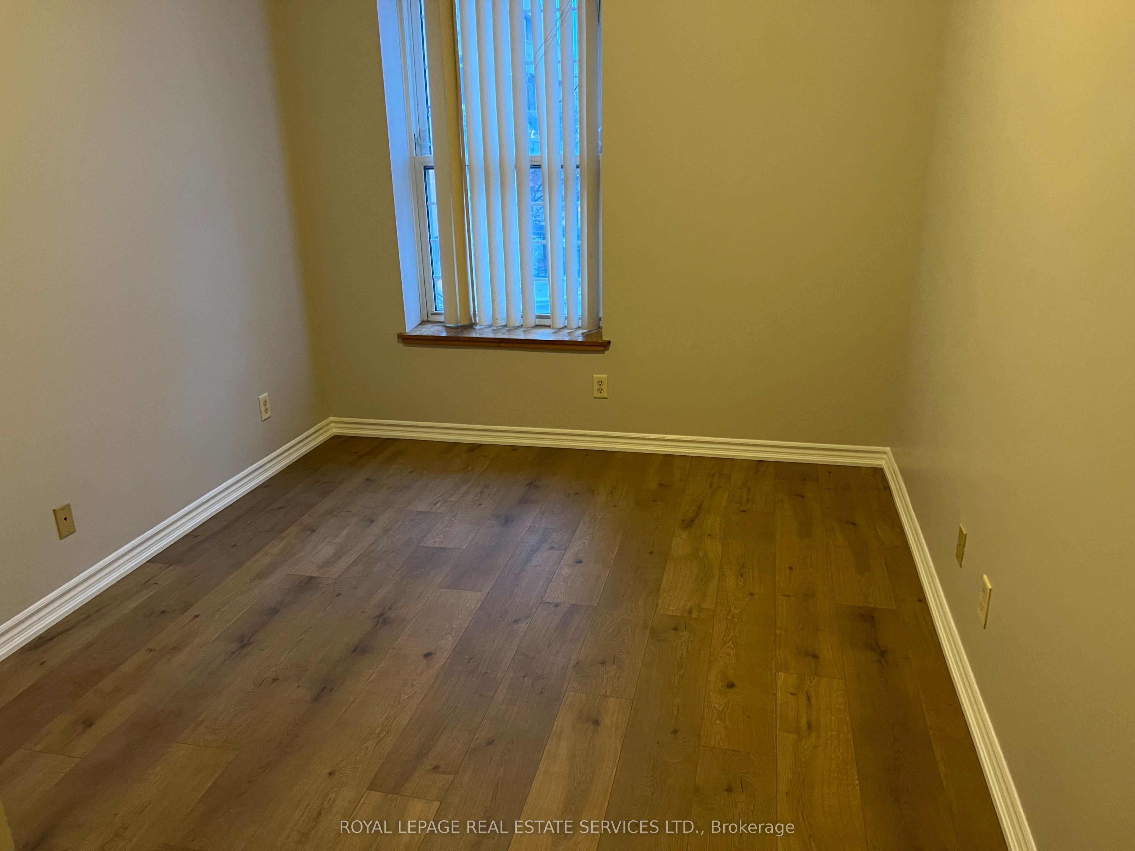 51 Wyndham Street N 202 Property Photo 5