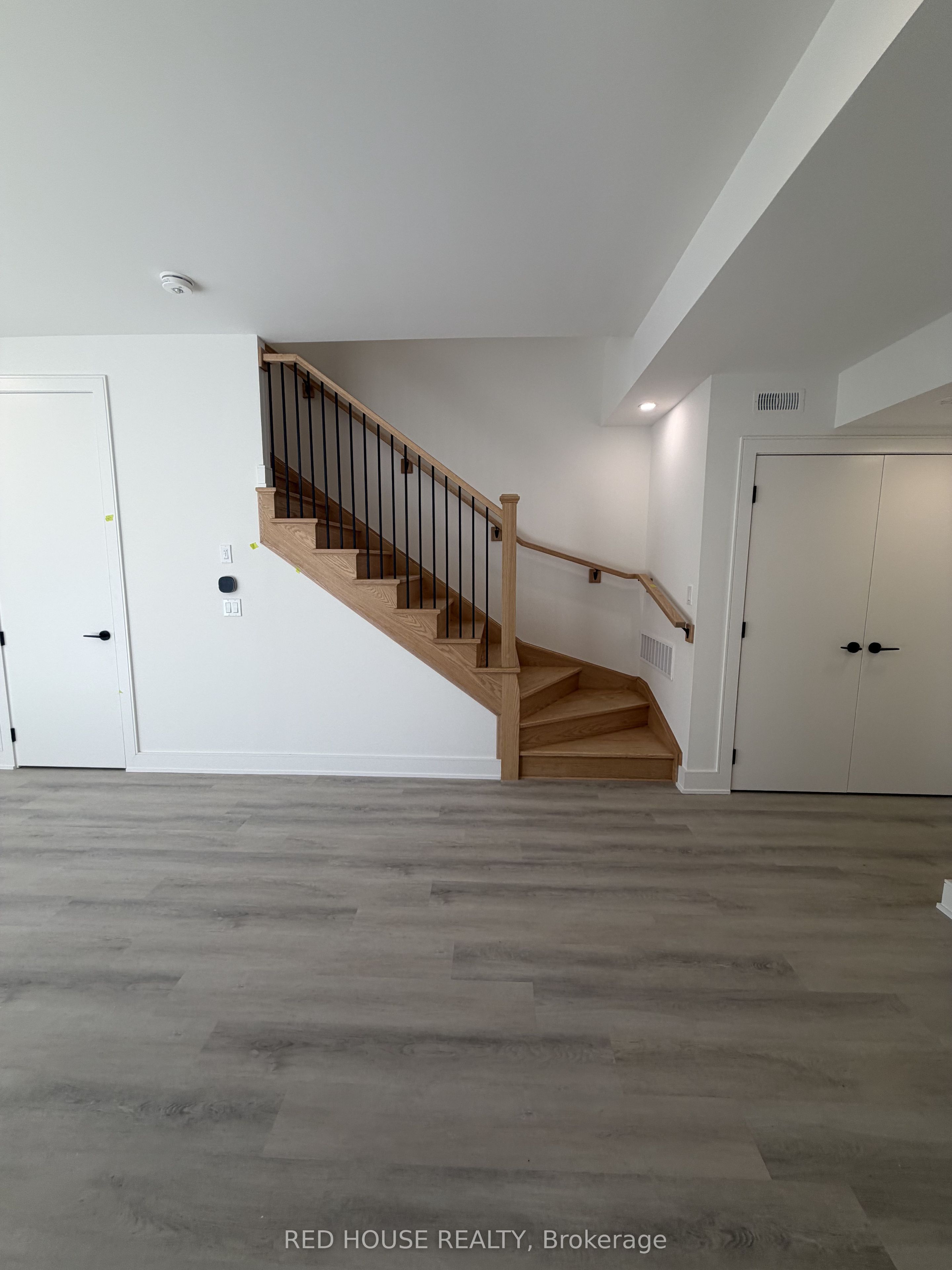 242 Ellis Avenue Property Photo 5