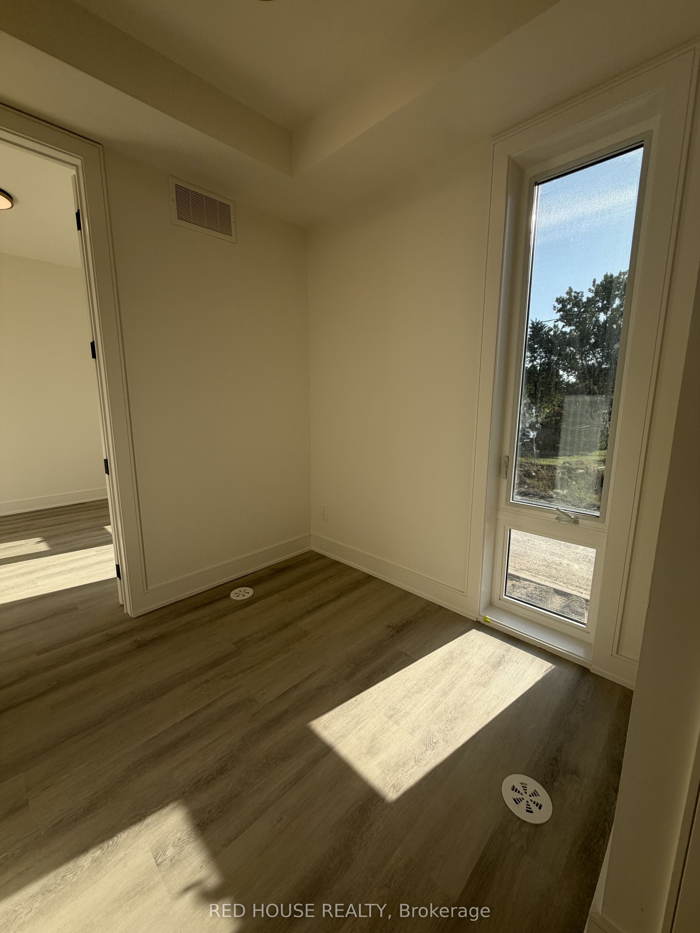 242 Ellis Avenue Property Photo 9