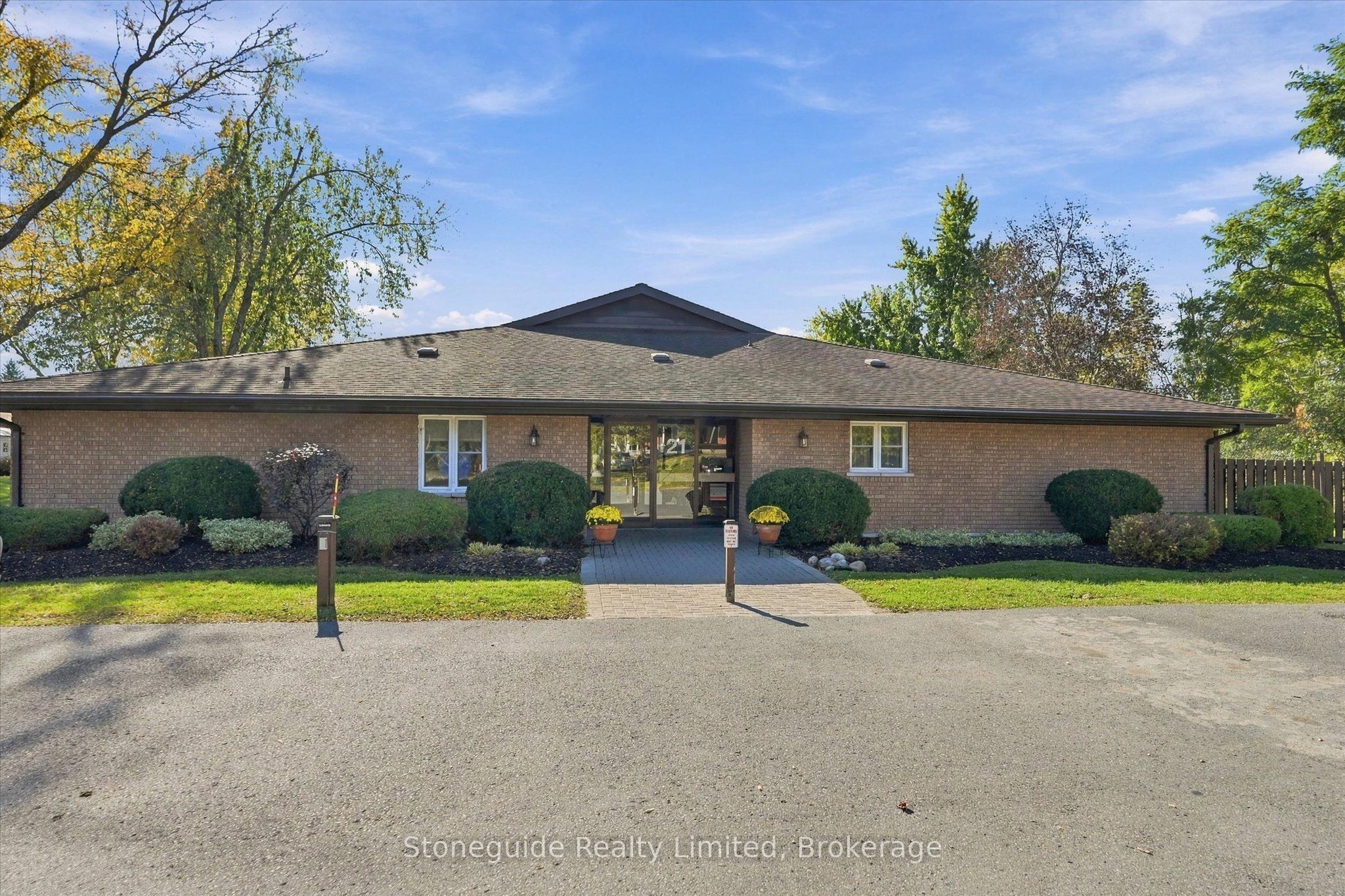 21 Paddock Wood 10 Property Photo 1