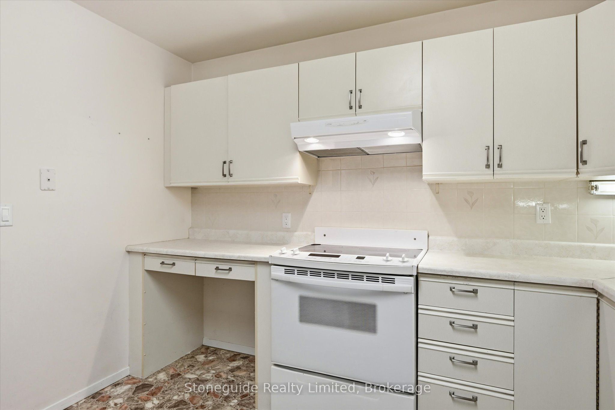 21 Paddock Wood 10 Property Photo 24