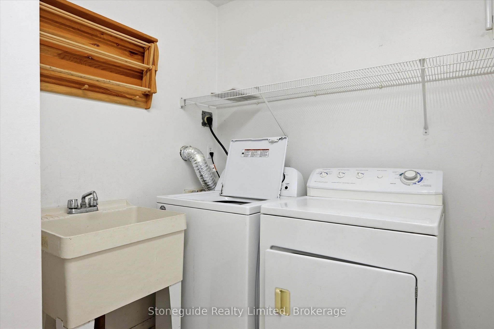 21 Paddock Wood 10 Property Photo 43