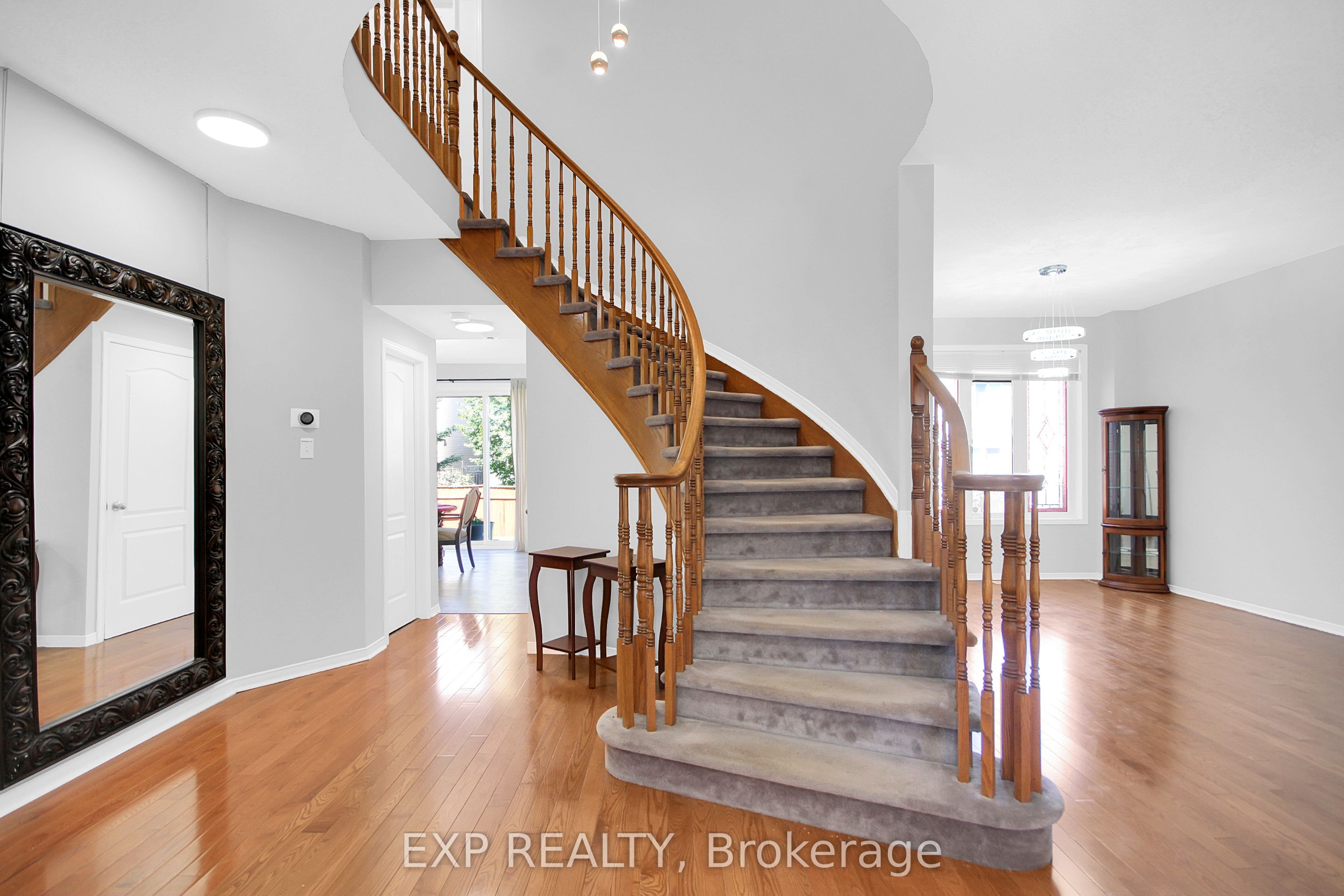39 Greatwood Crescent Property Photo 4